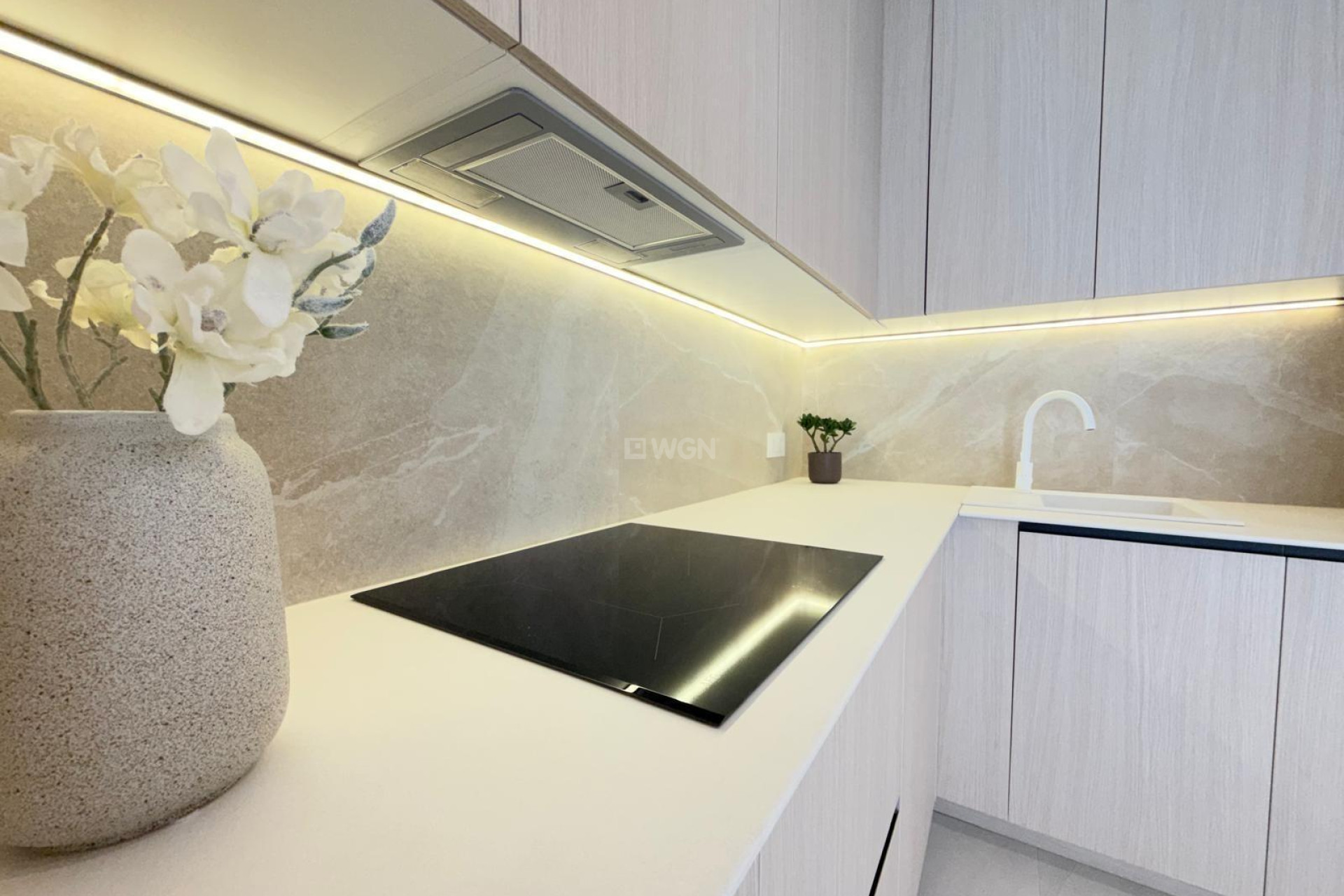 Odsprzedaż - Mieszkanie w bloku - Torrevieja - Playa del Cura