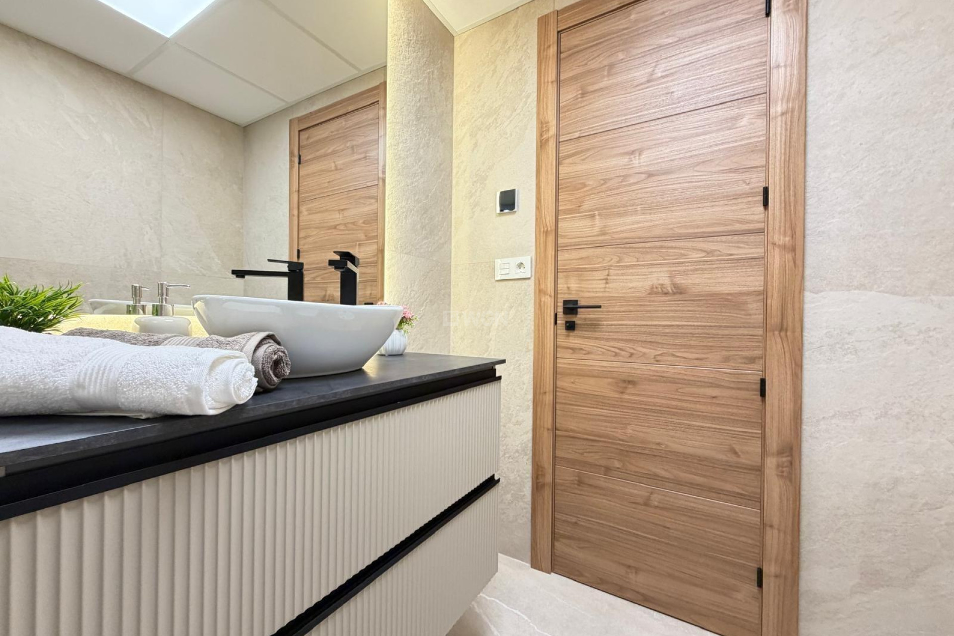 Odsprzedaż - Mieszkanie w bloku - Torrevieja - Playa del Cura