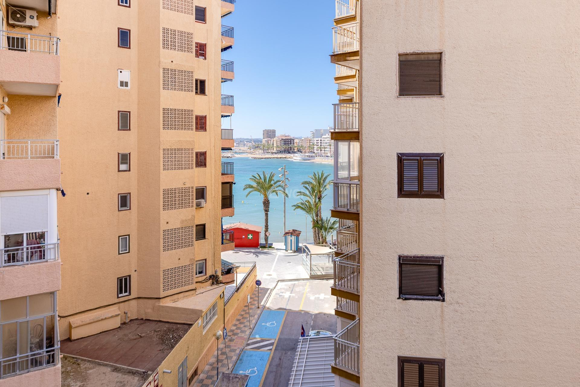 Odsprzedaż - Mieszkanie w bloku - Torrevieja - Playa del Cura