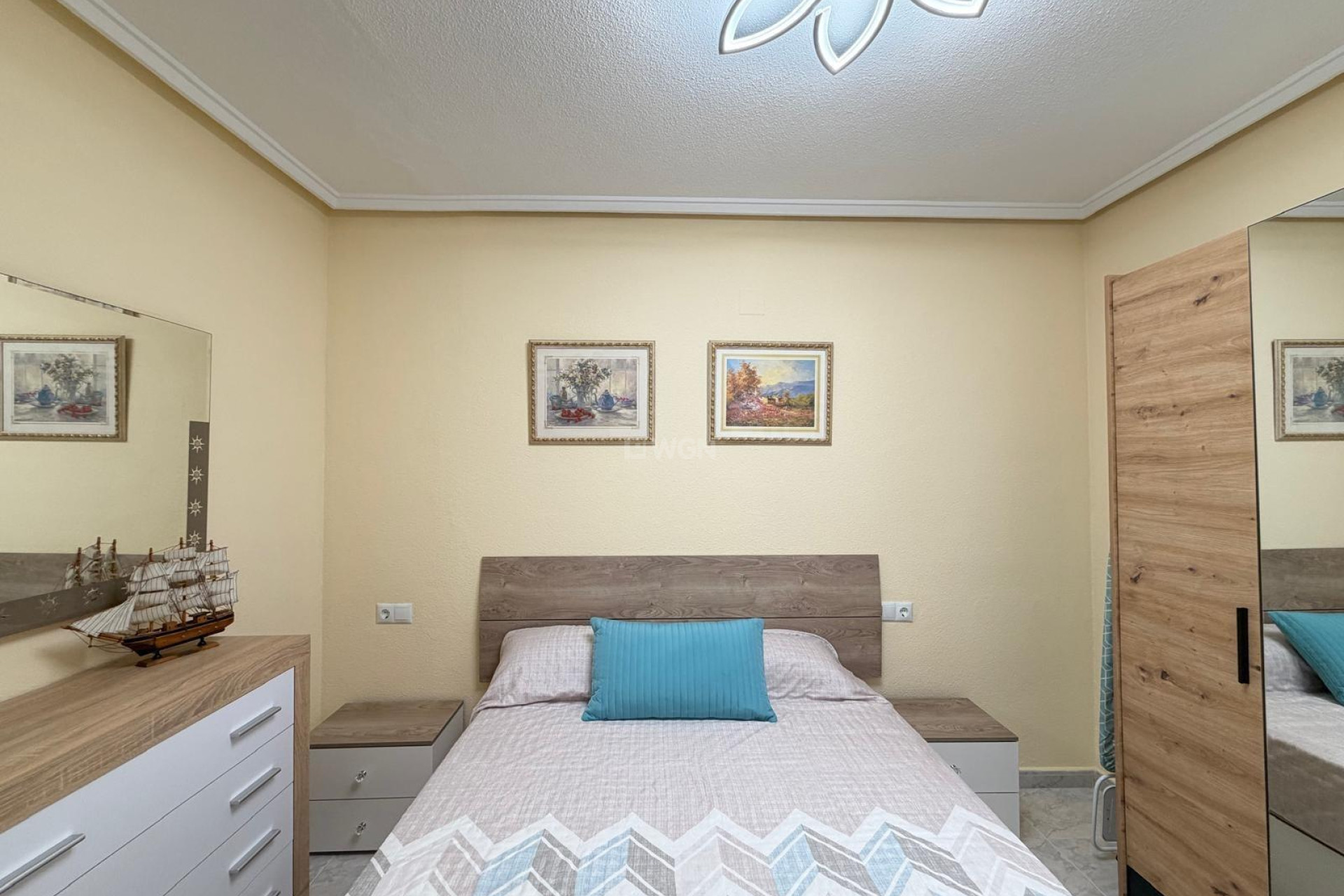 Odsprzedaż - Mieszkanie w bloku - Torrevieja - Playa del Cura