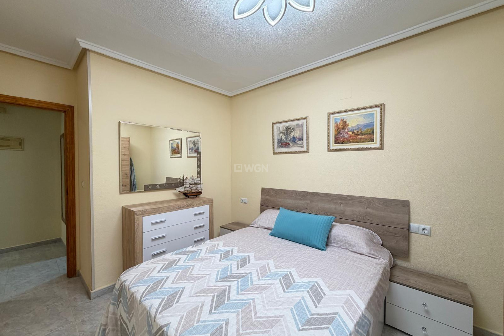 Odsprzedaż - Mieszkanie w bloku - Torrevieja - Playa del Cura