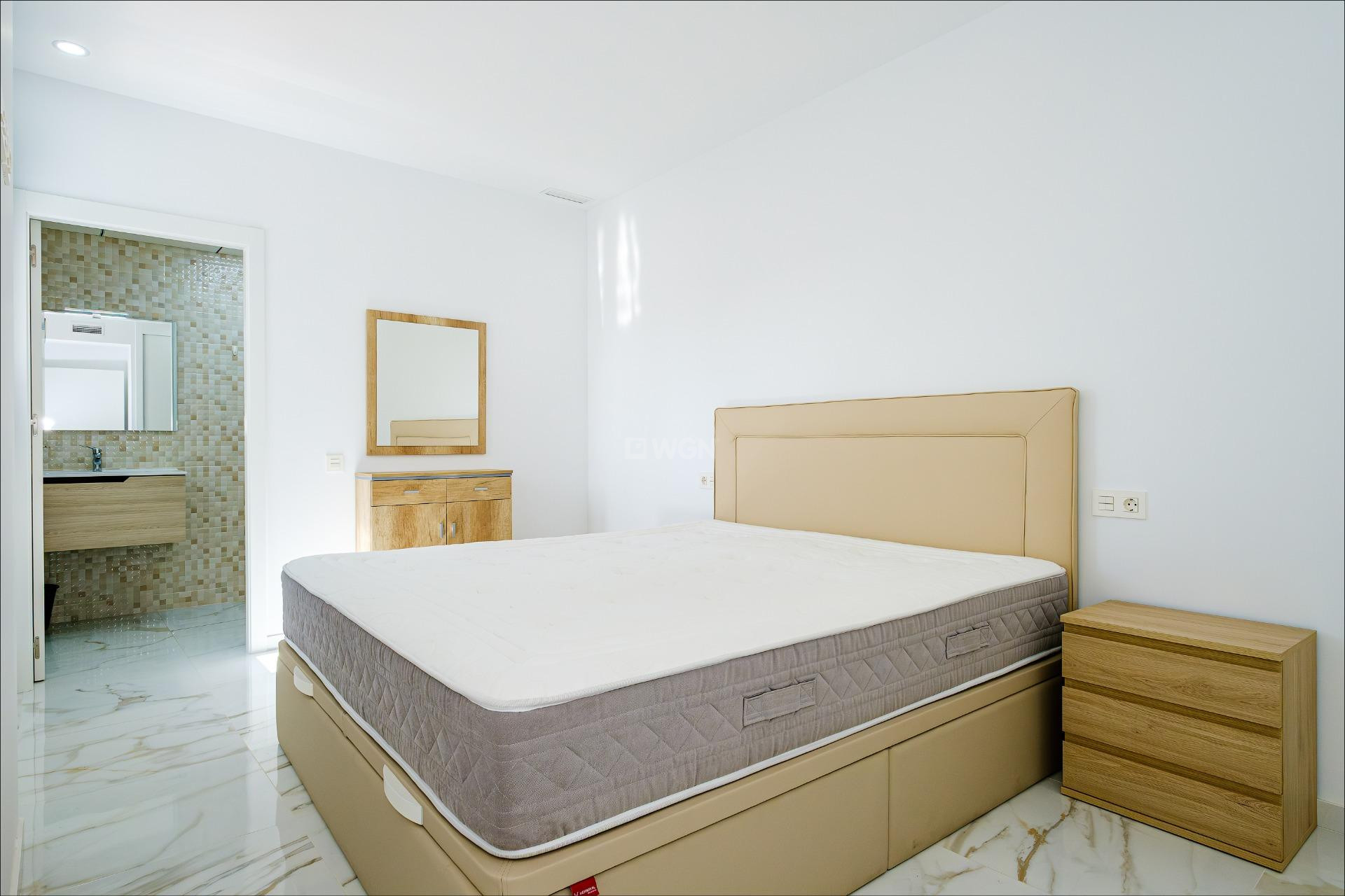 Odsprzedaż - Mieszkanie w bloku - Torrevieja - Playa del Cura