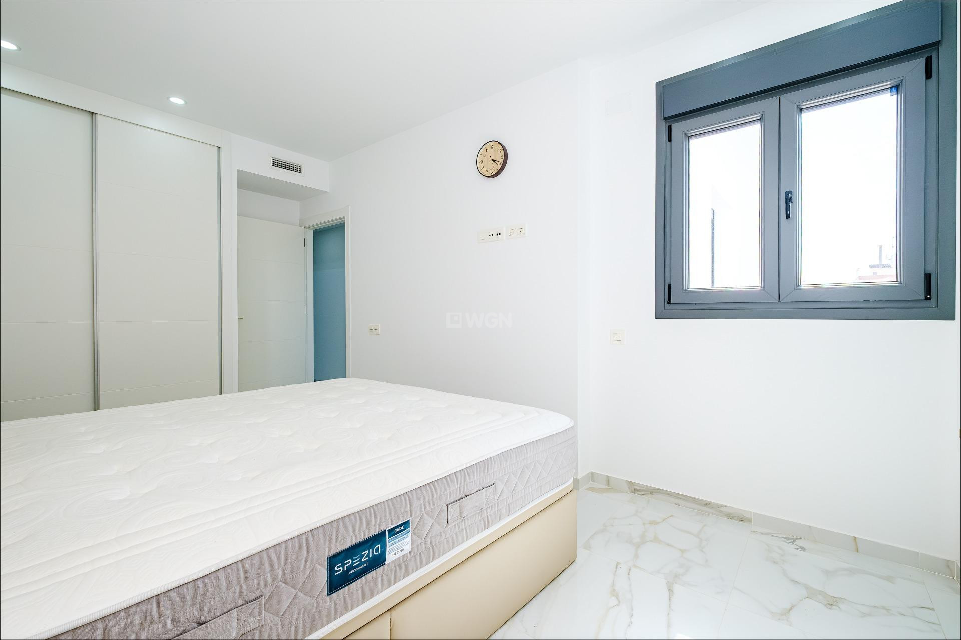 Odsprzedaż - Mieszkanie w bloku - Torrevieja - Playa del Cura