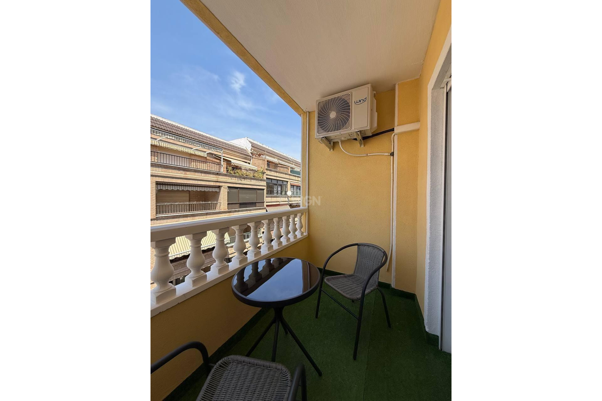 Odsprzedaż - Mieszkanie w bloku - Torrevieja - Playa del Cura