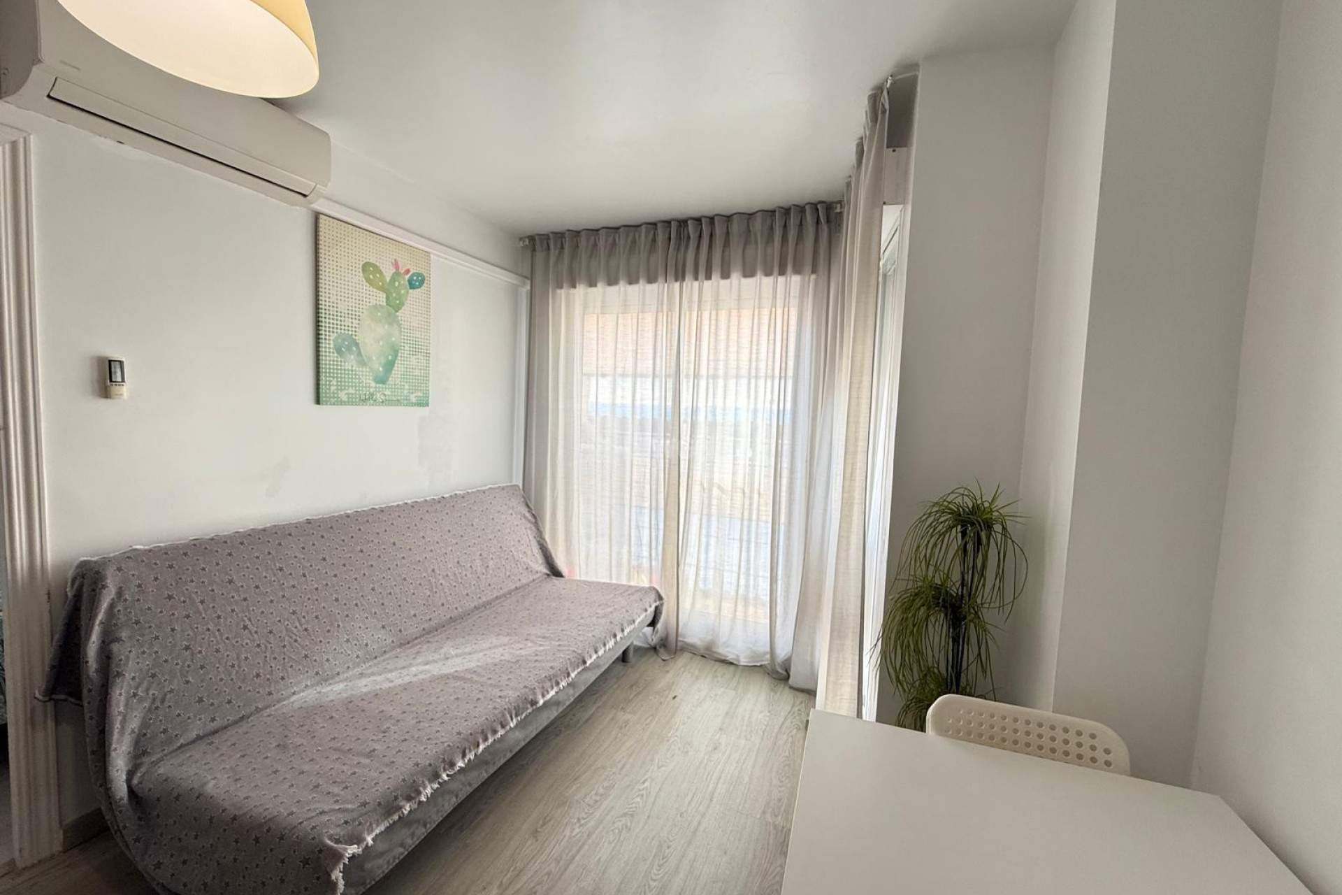 Odsprzedaż - Mieszkanie w bloku - Torrevieja - Playa del Cura
