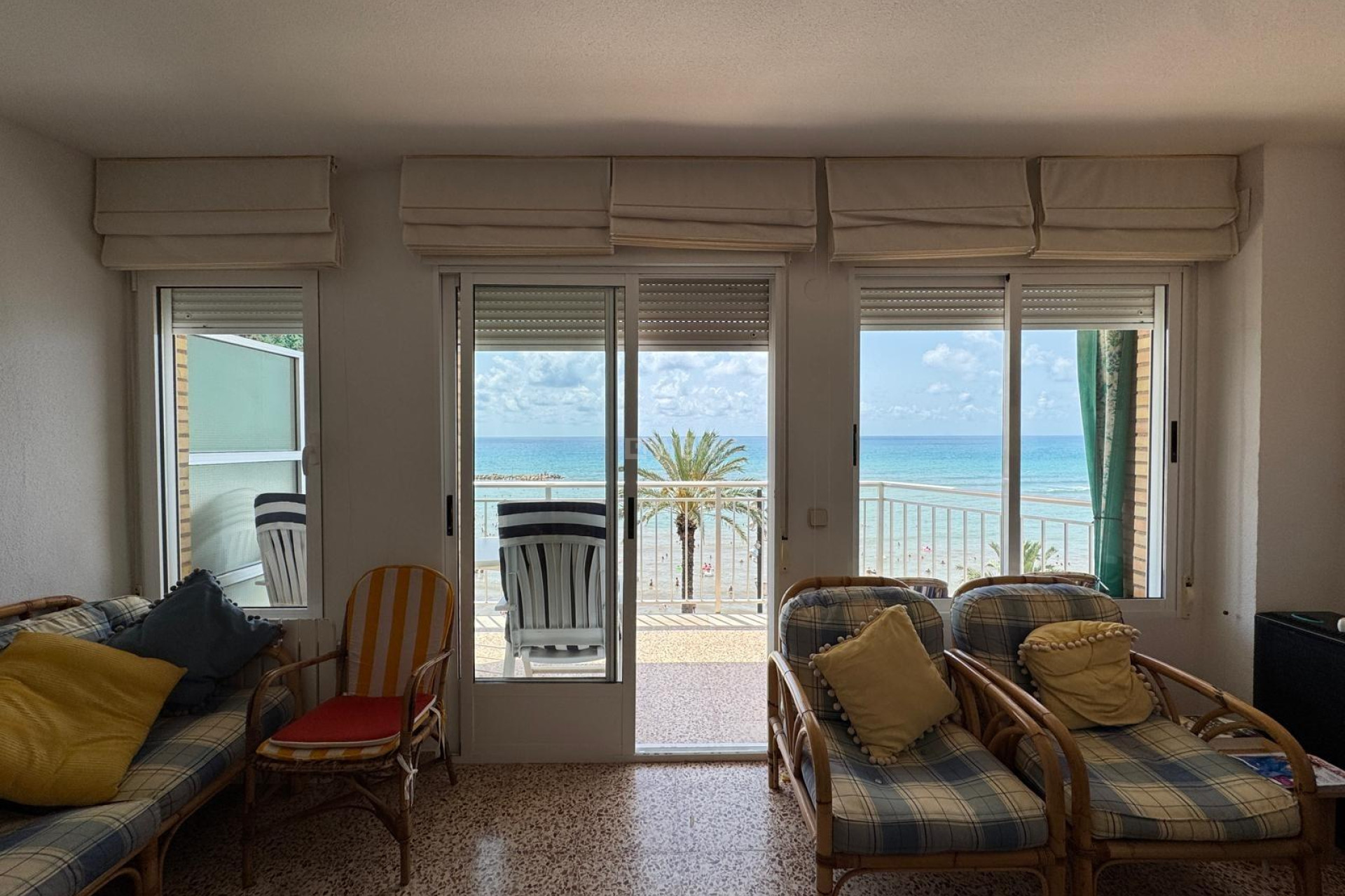 Odsprzedaż - Mieszkanie w bloku - Torrevieja - Playa del Cura