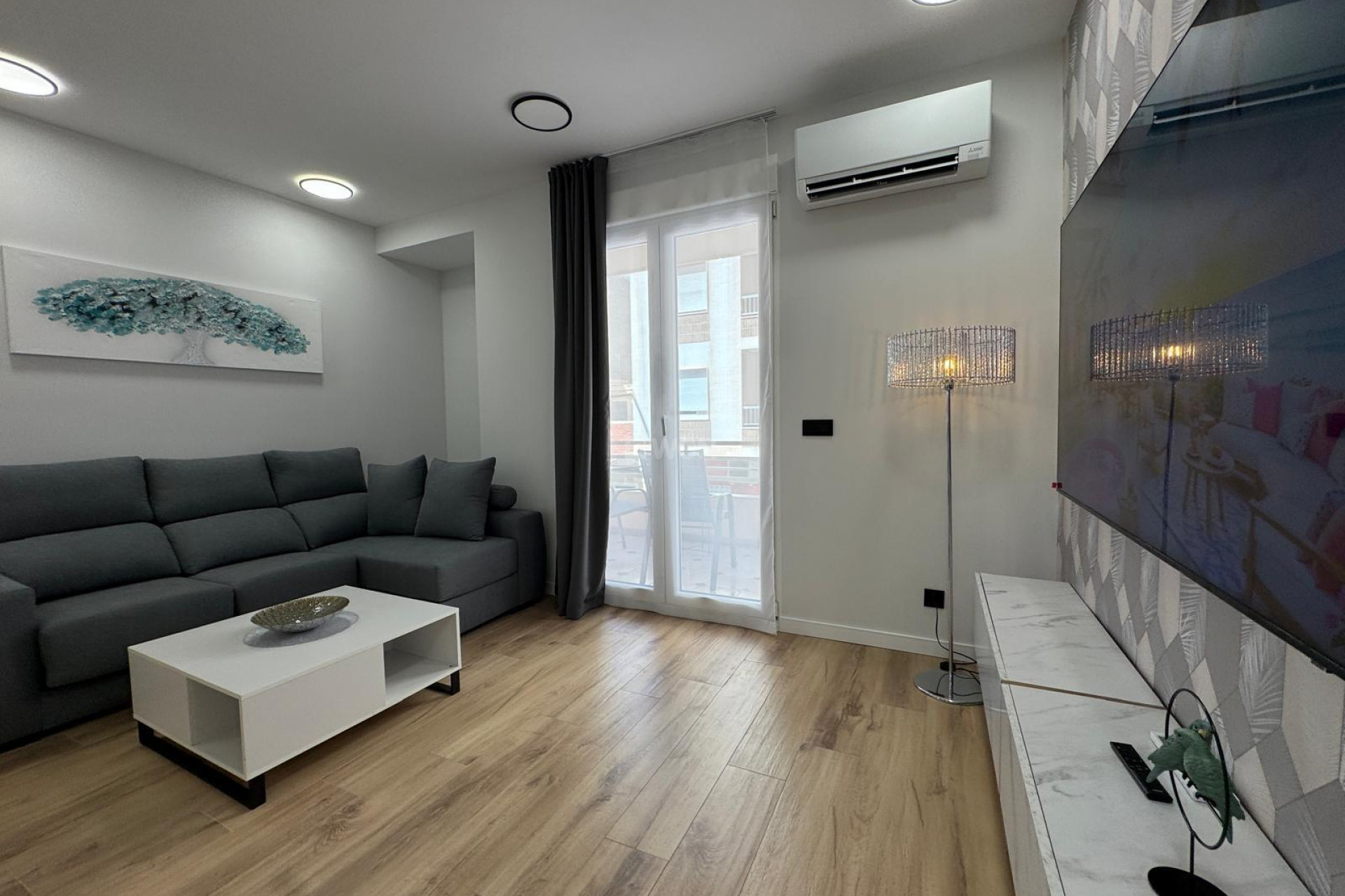 Odsprzedaż - Mieszkanie w bloku - Torrevieja - Playa del Cura