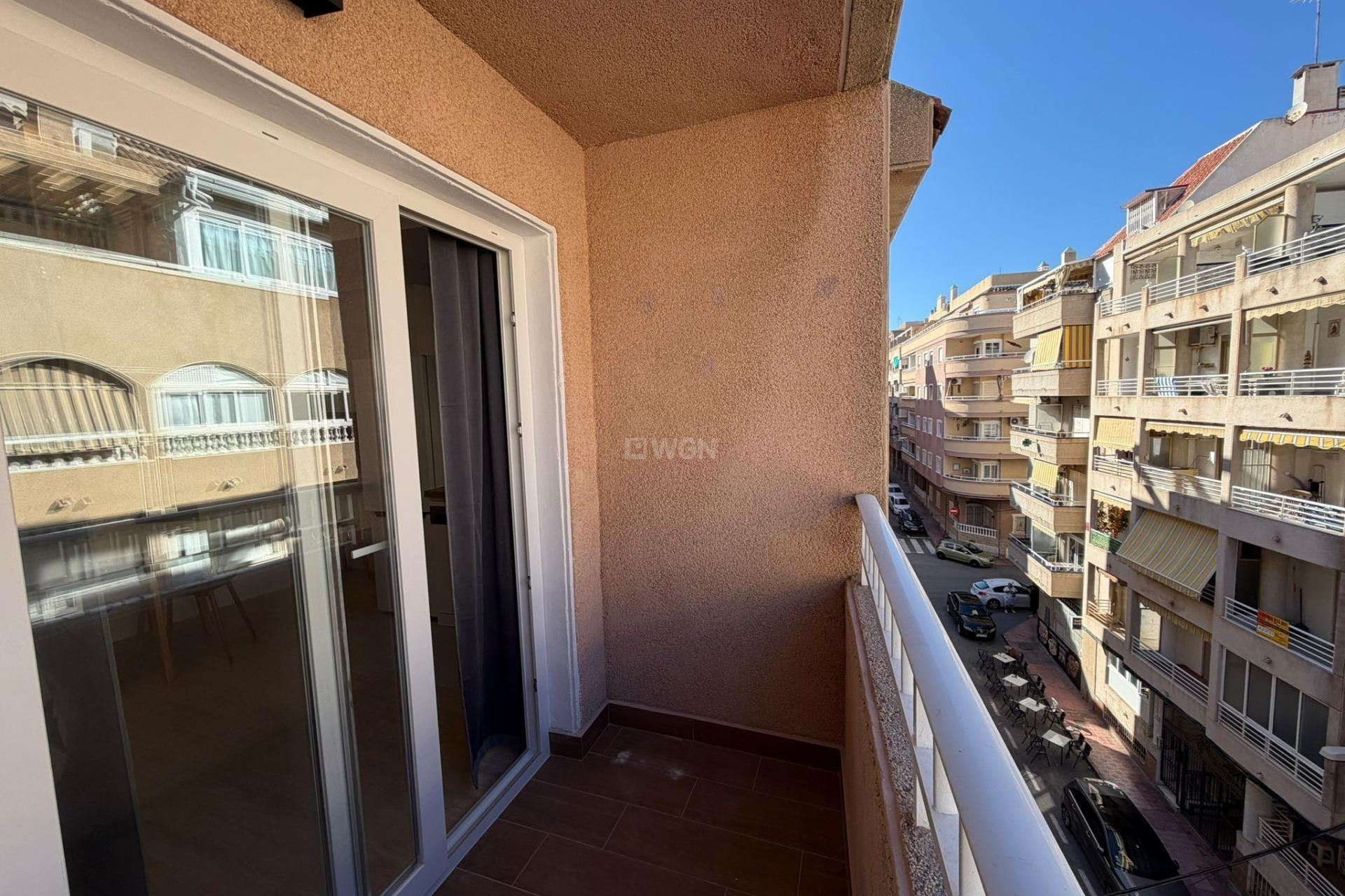 Odsprzedaż - Mieszkanie w bloku - Torrevieja - Playa del Cura