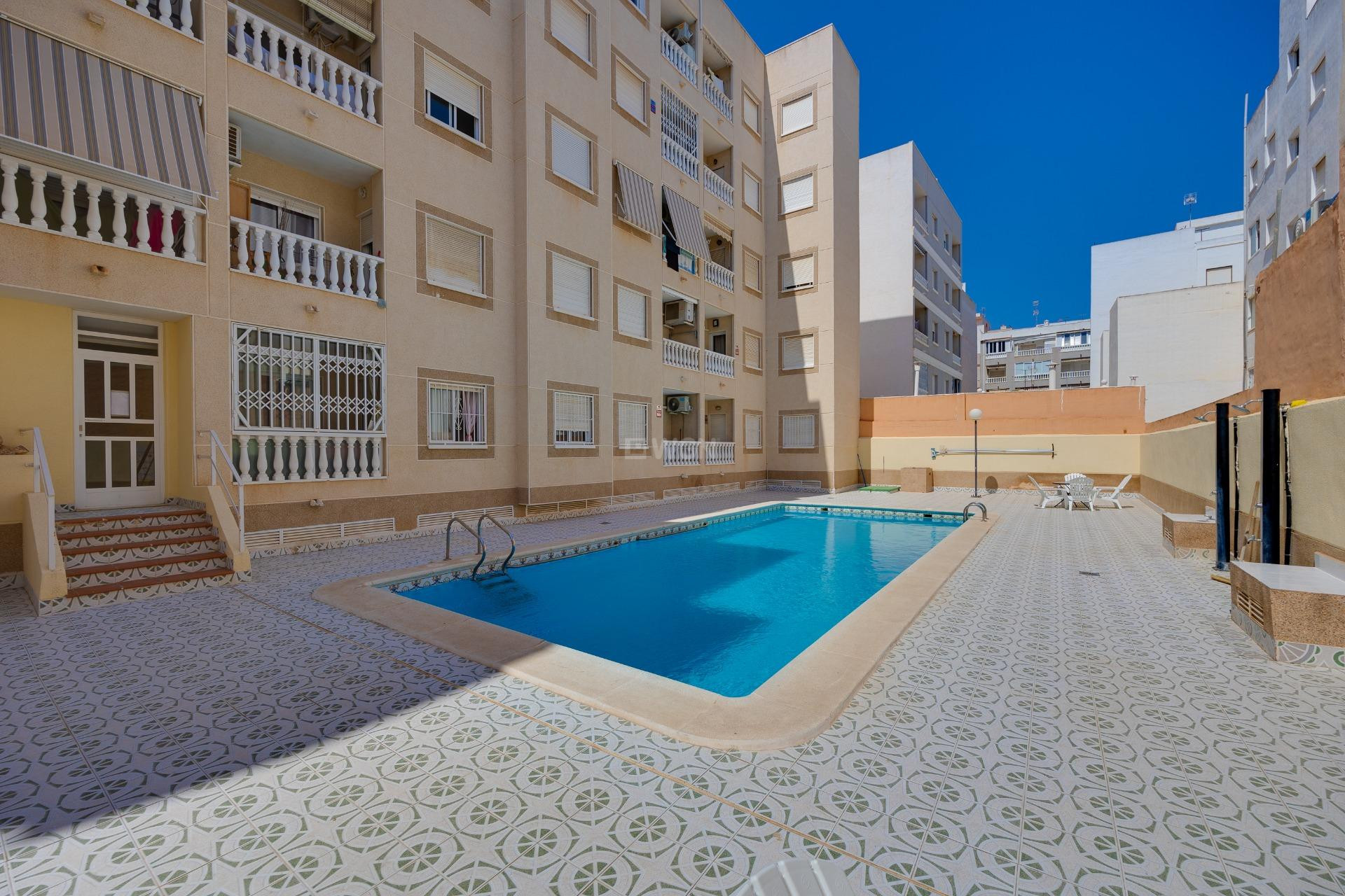 Odsprzedaż - Mieszkanie w bloku - Torrevieja - Playa del Cura