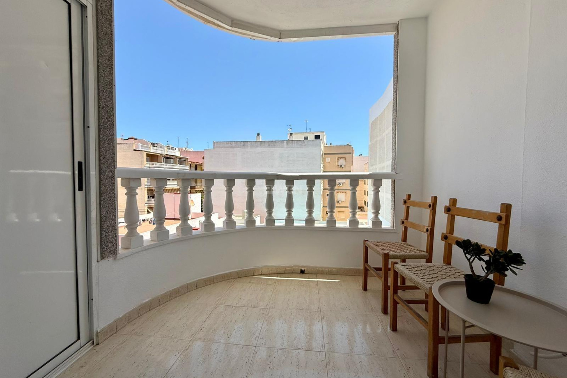 Odsprzedaż - Mieszkanie w bloku - Torrevieja - Playa del Cura