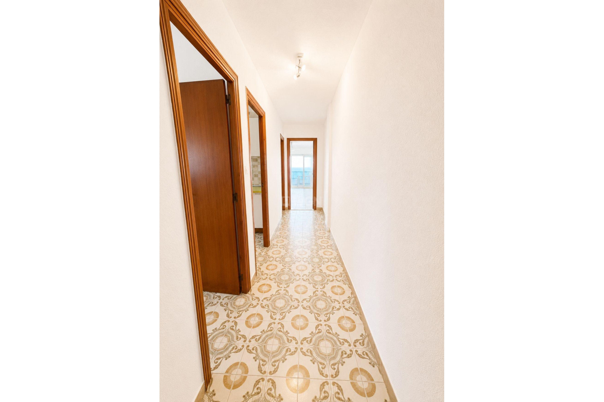 Odsprzedaż - Mieszkanie w bloku - Torrevieja - Playa del Cura