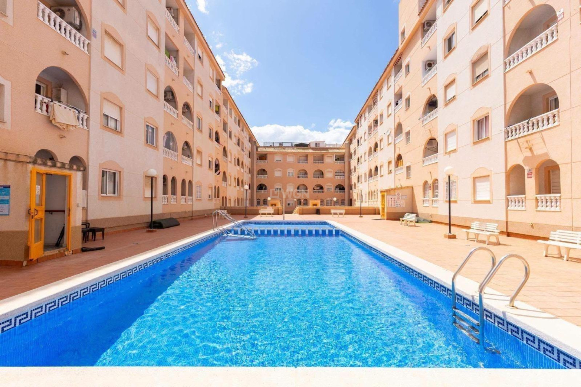 Odsprzedaż - Mieszkanie w bloku - Torrevieja - Playa del Cura