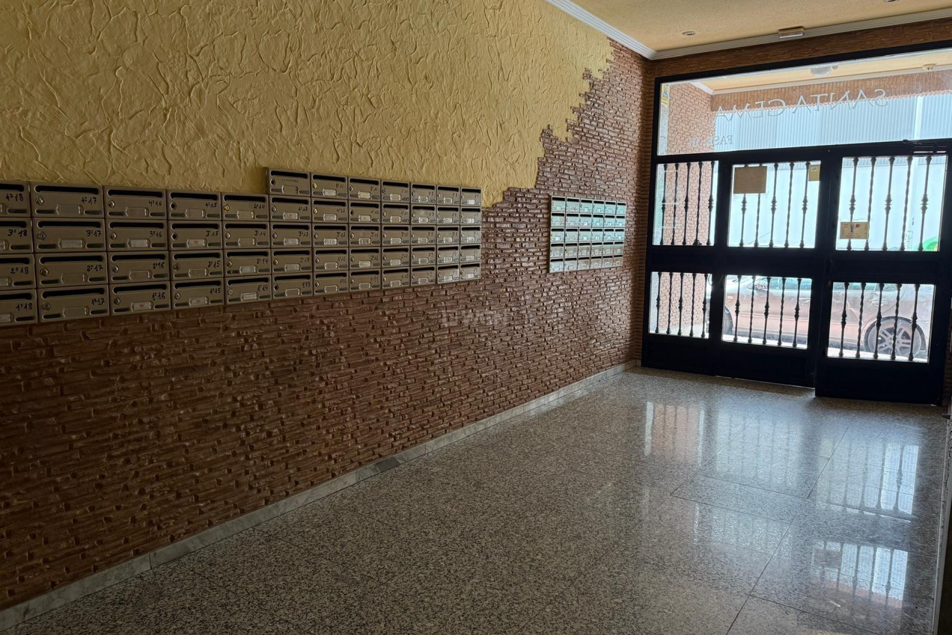 Odsprzedaż - Mieszkanie w bloku - Torrevieja - Playa del Cura