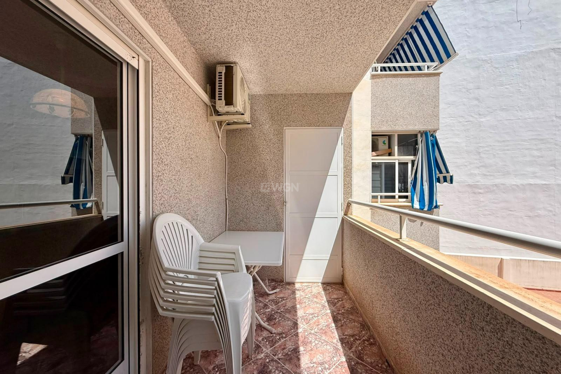 Odsprzedaż - Mieszkanie w bloku - Torrevieja - Playa del Cura