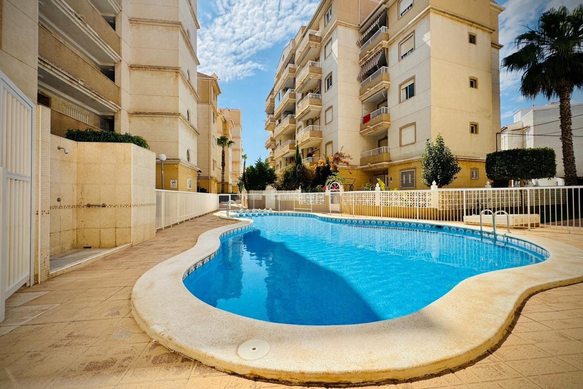 Odsprzedaż - Mieszkanie w bloku - Torrevieja - Playa del Cura
