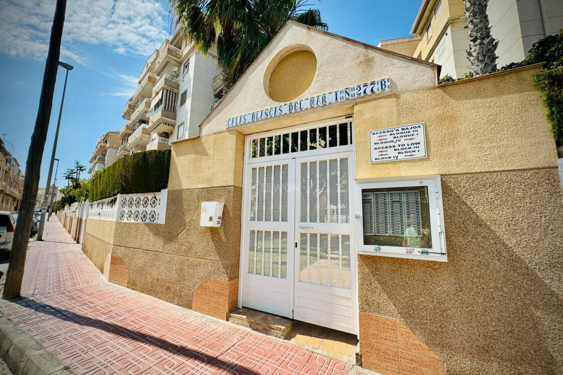 Odsprzedaż - Mieszkanie w bloku - Torrevieja - Playa del Cura