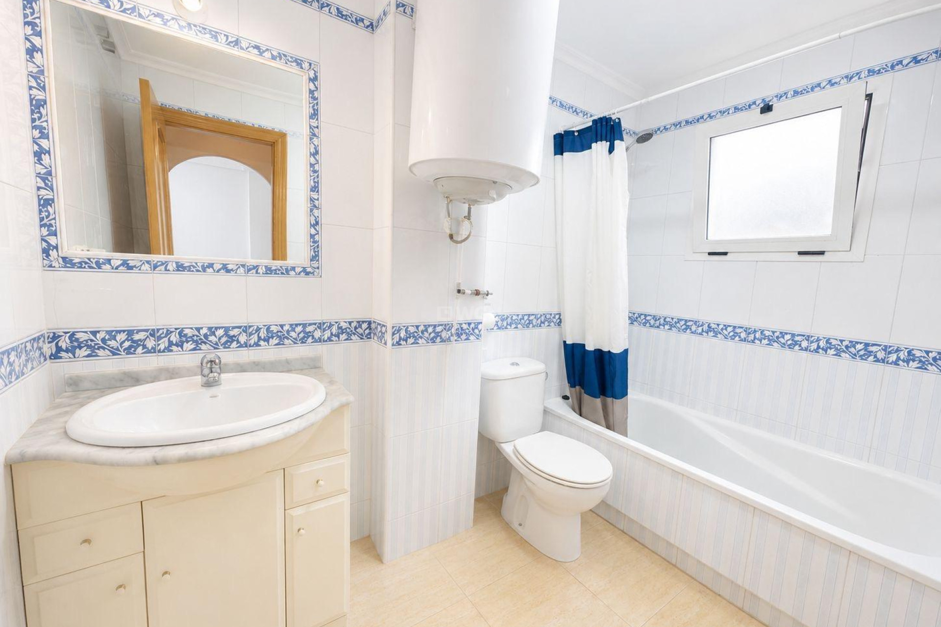 Odsprzedaż - Mieszkanie w bloku - Torrevieja - Playa del Cura