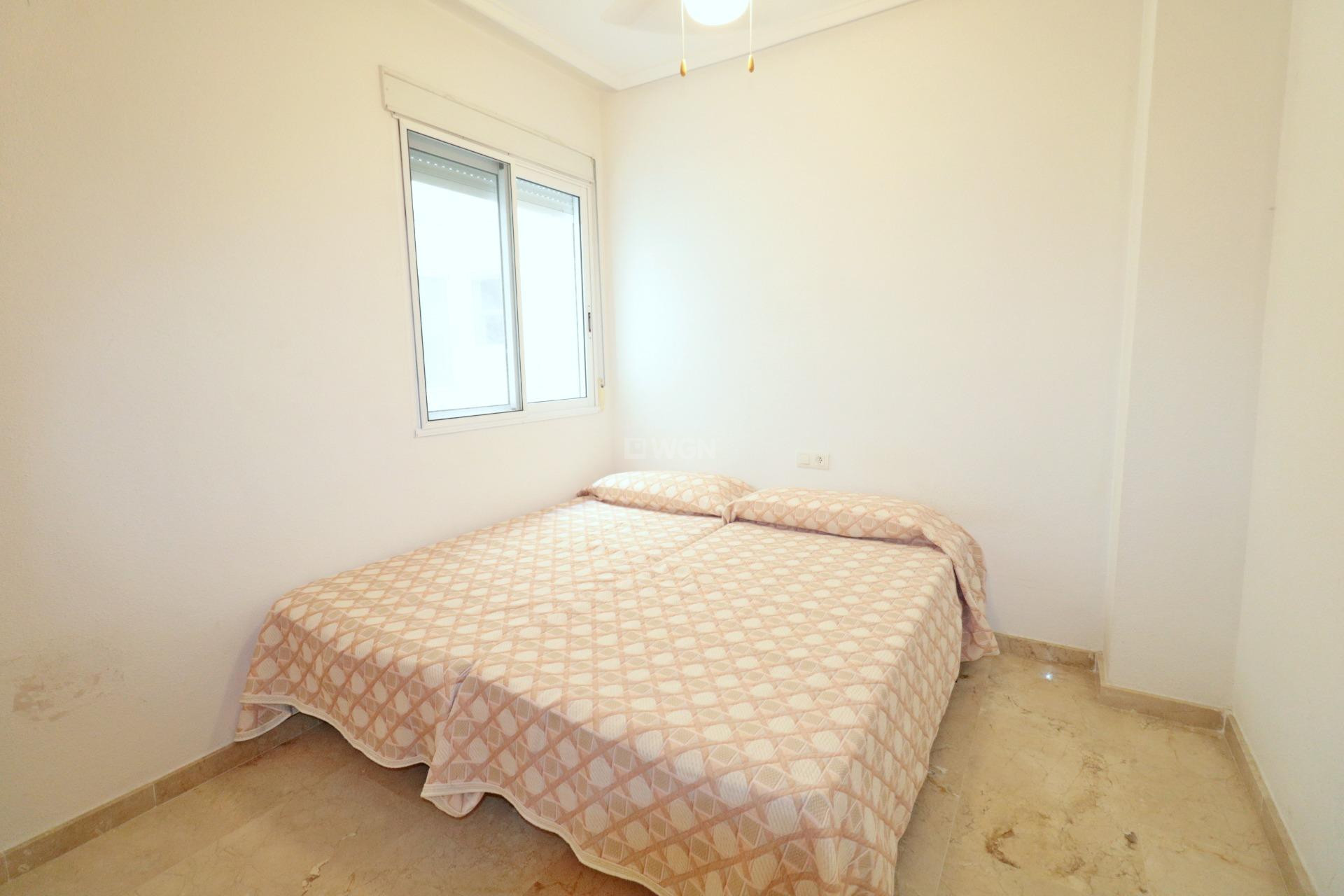 Odsprzedaż - Mieszkanie w bloku - Torrevieja - Playa del Cura