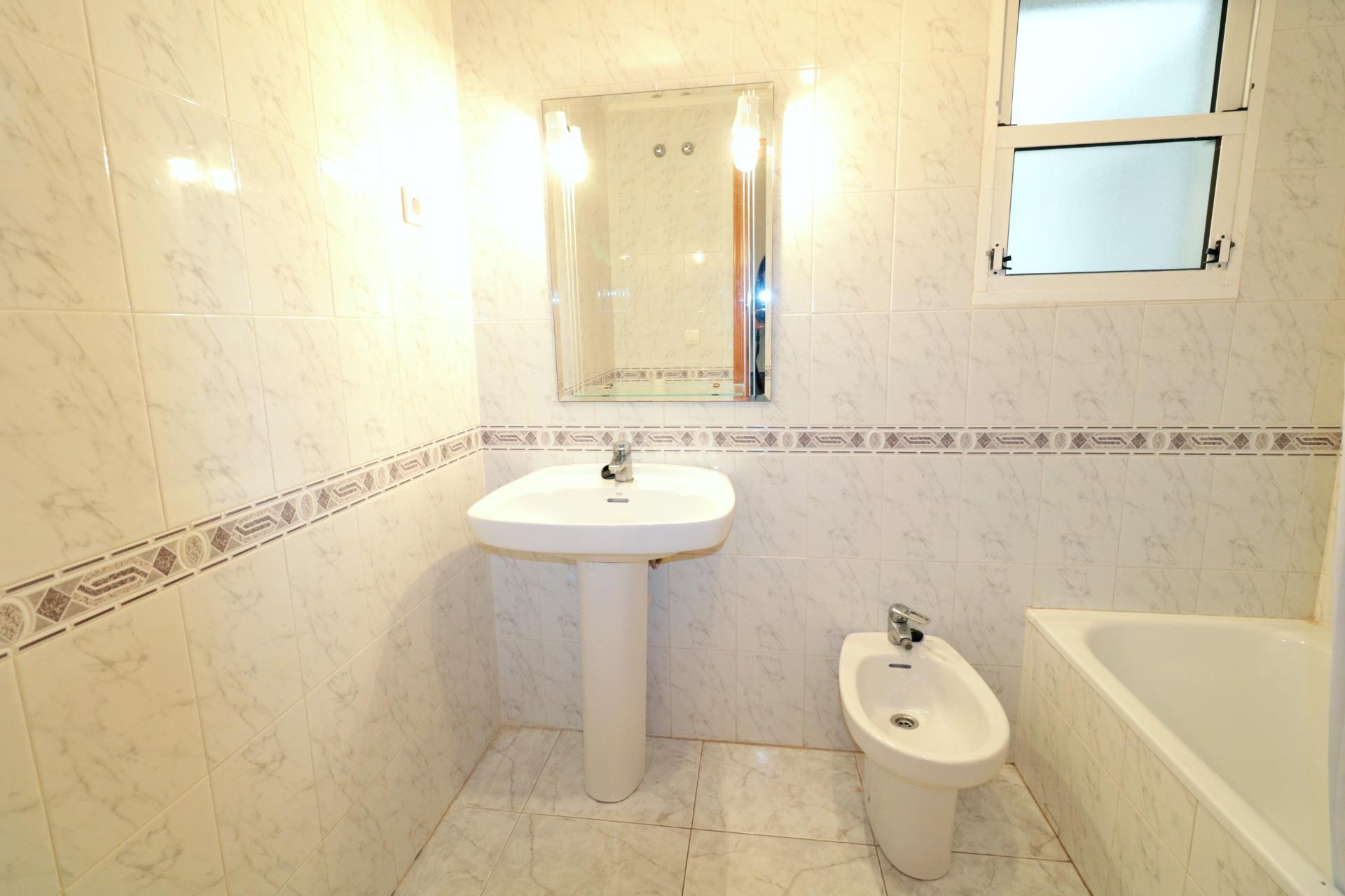Odsprzedaż - Mieszkanie w bloku - Torrevieja - Playa del Cura