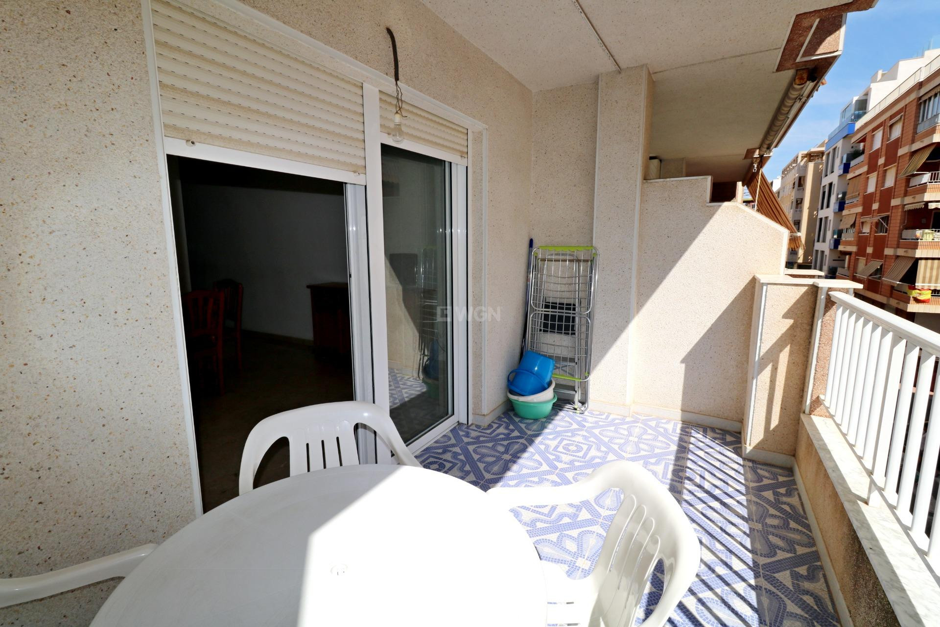 Odsprzedaż - Mieszkanie w bloku - Torrevieja - Playa del Cura