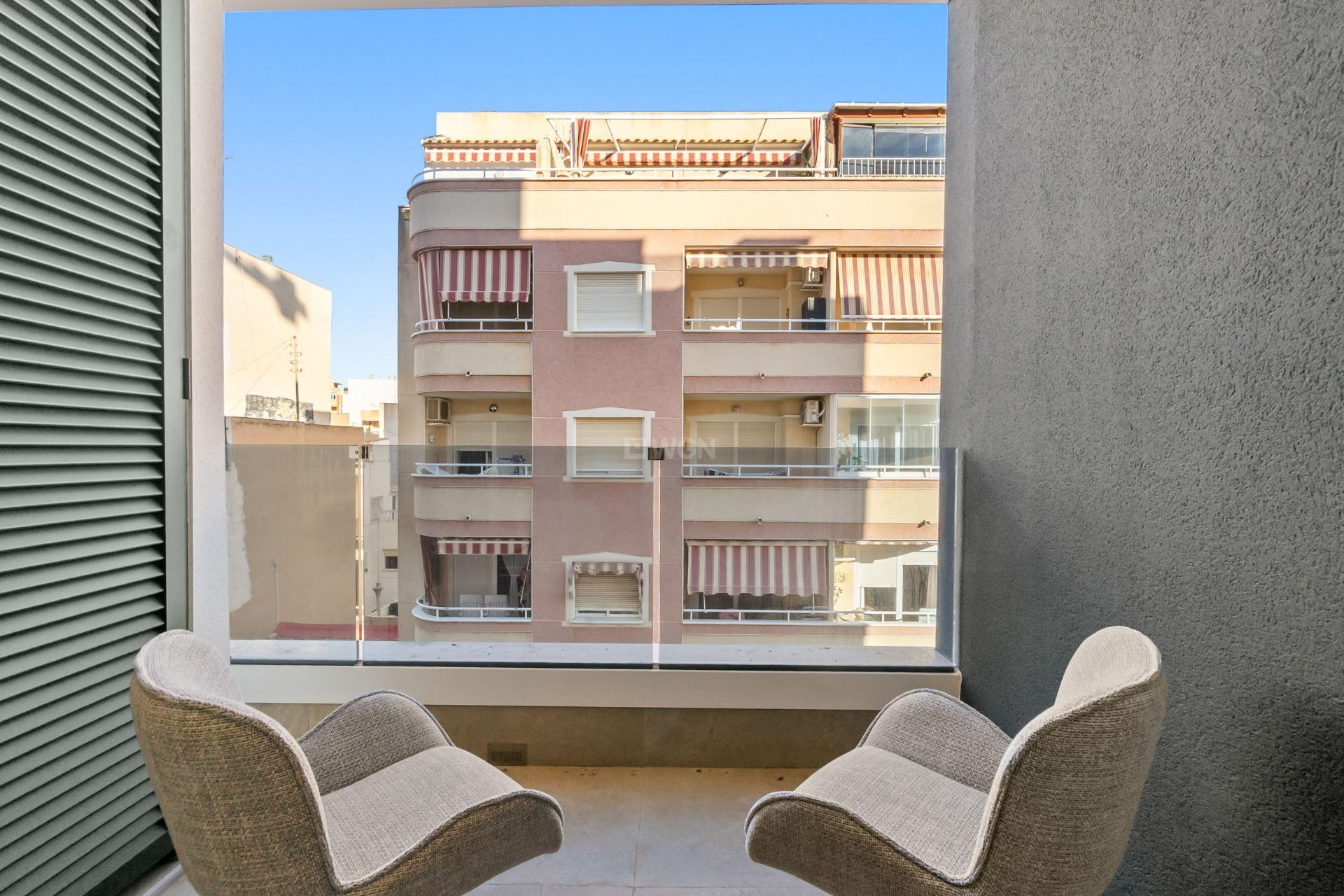 Odsprzedaż - Mieszkanie w bloku - Torrevieja - Playa del Cura