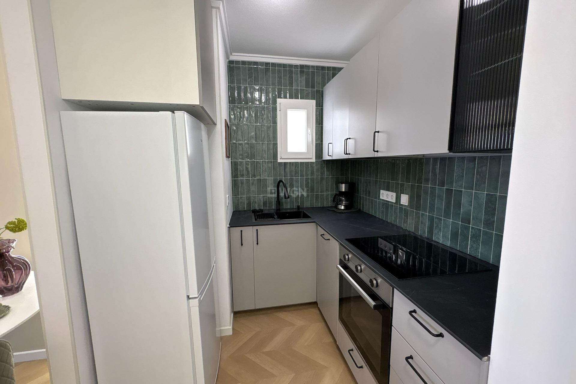 Odsprzedaż - Mieszkanie w bloku - Torrevieja - Playa del Cura
