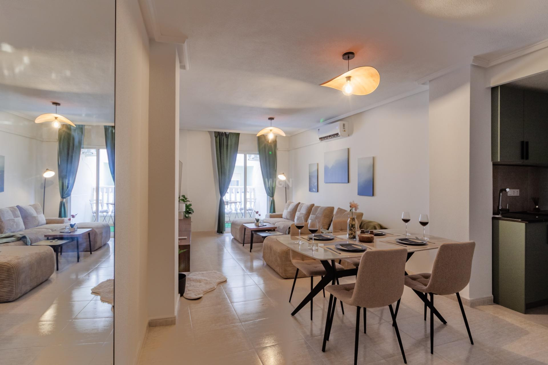 Odsprzedaż - Mieszkanie w bloku - Torrevieja - Playa del Cura