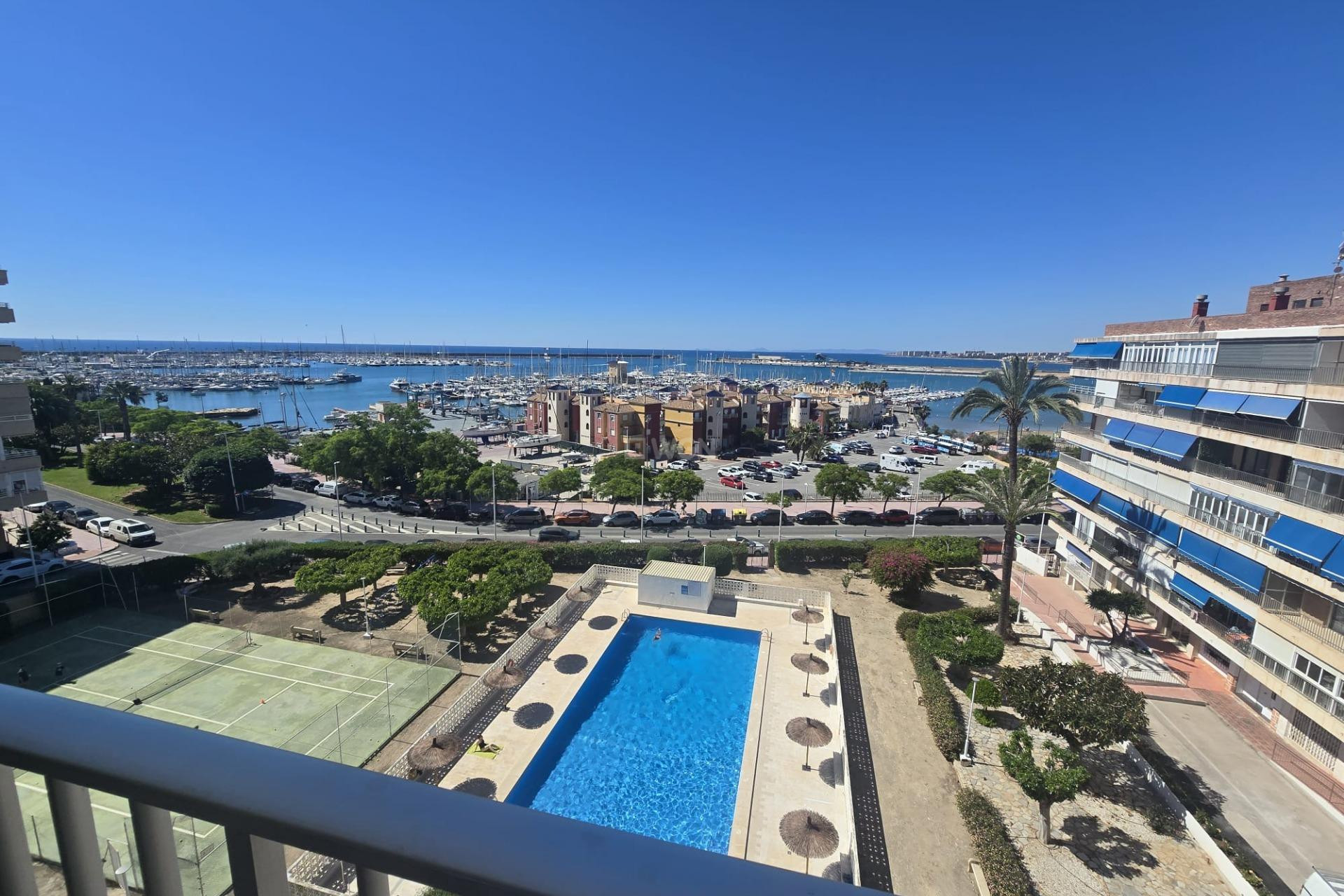 Odsprzedaż - Mieszkanie w bloku - Torrevieja - Puerto Deportivo Marina Salinas