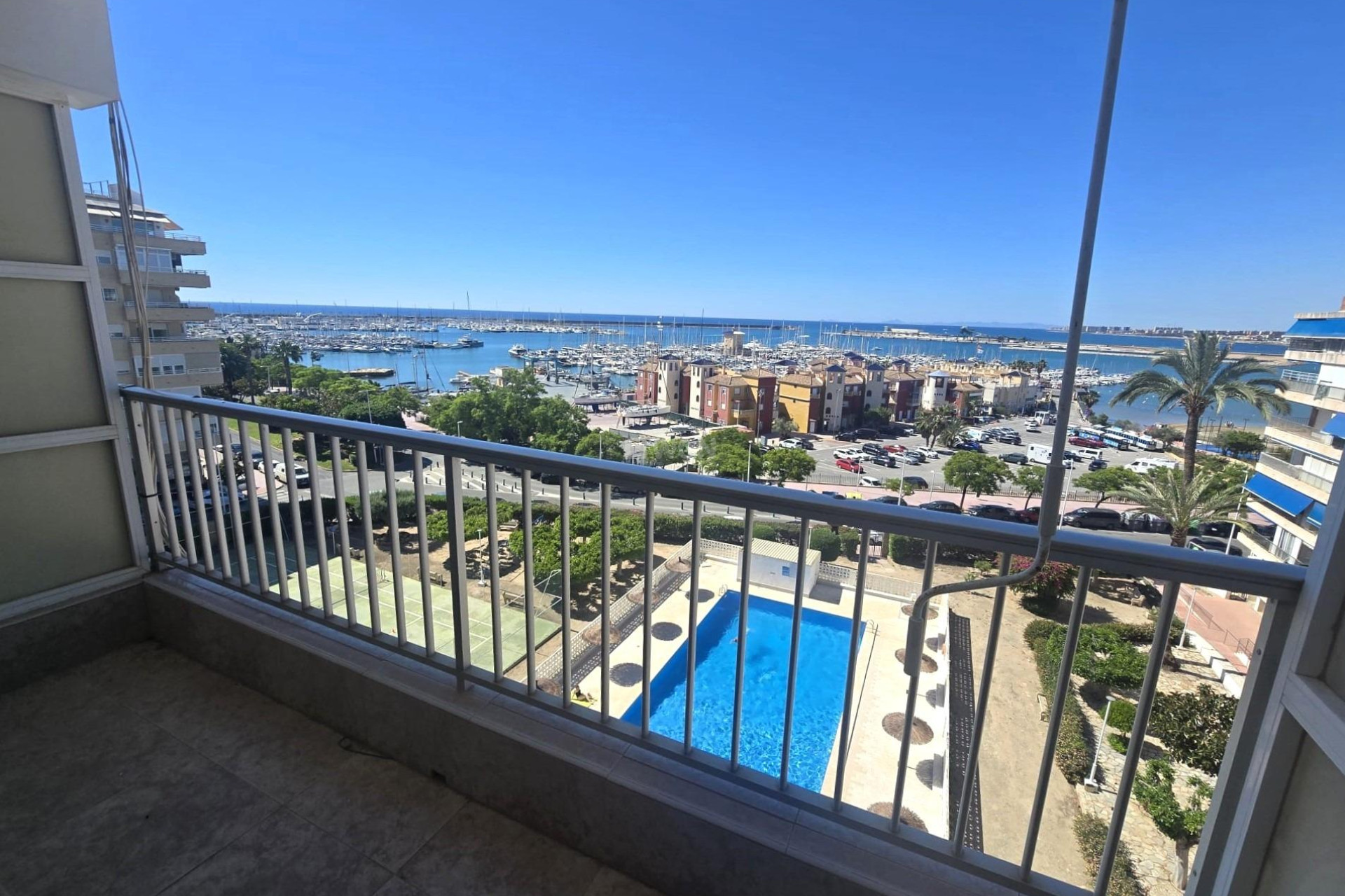 Odsprzedaż - Mieszkanie w bloku - Torrevieja - Puerto Deportivo Marina Salinas