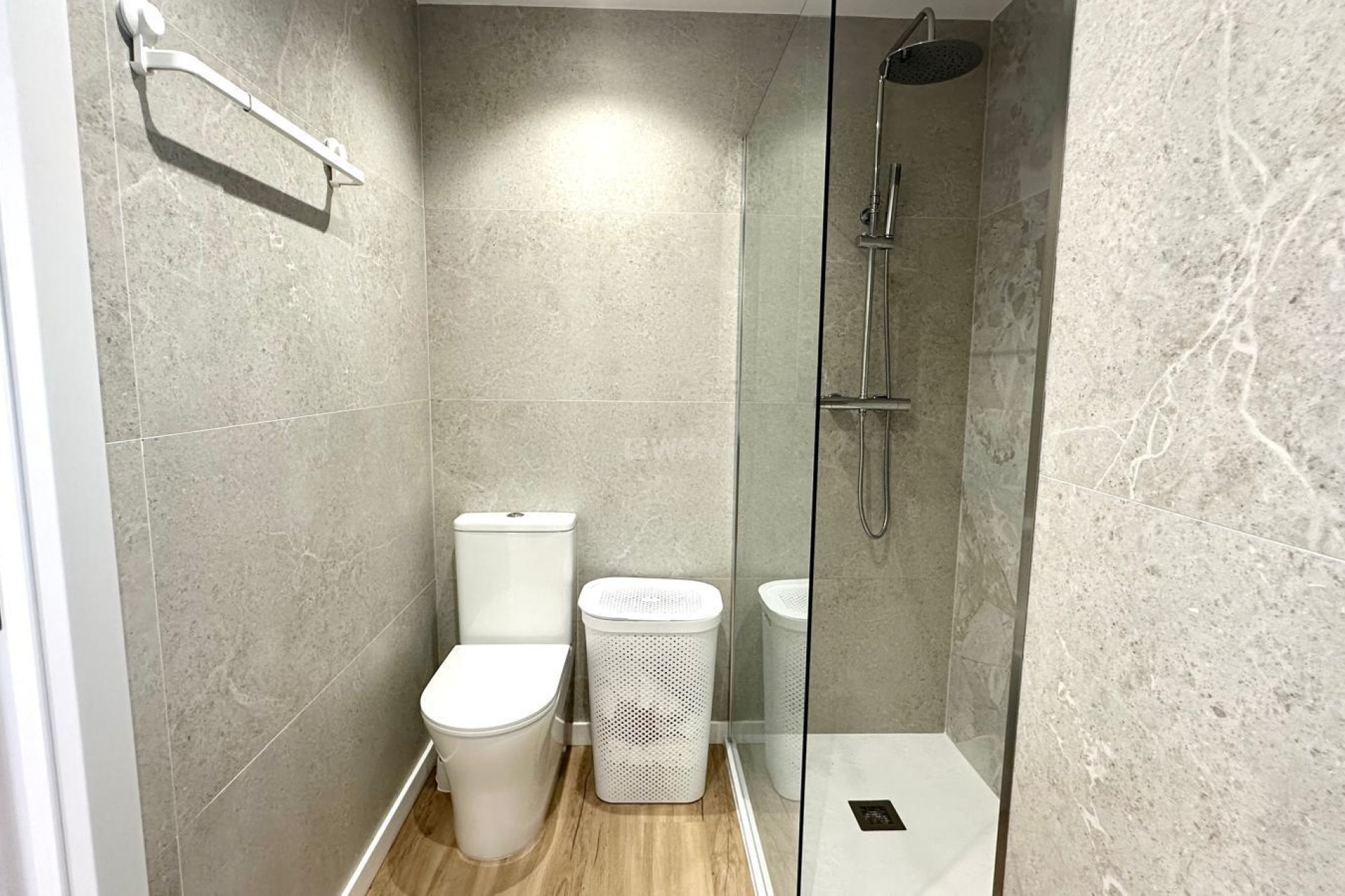 Odsprzedaż - Mieszkanie w bloku - Torrevieja - Punta Prima