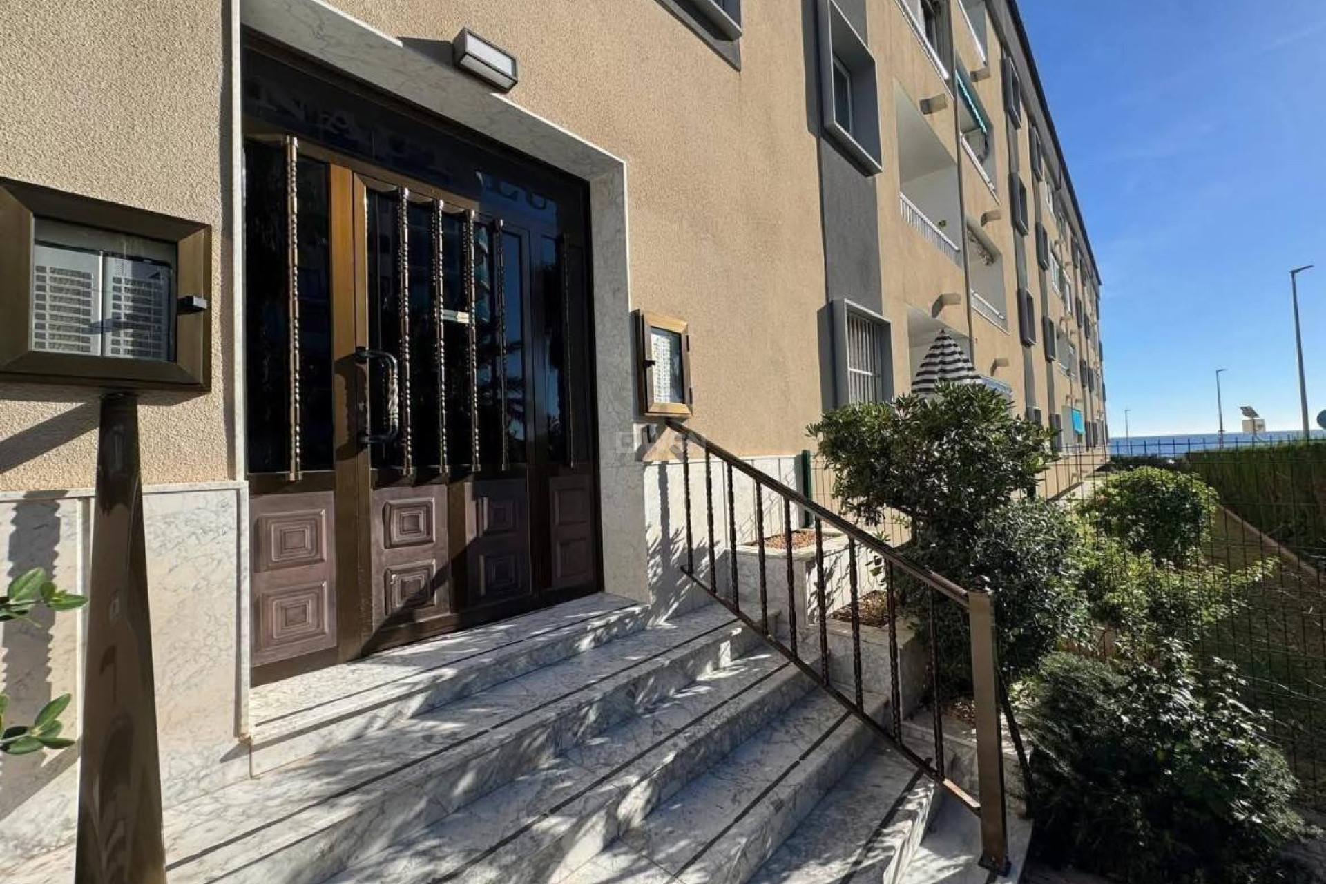 Odsprzedaż - Mieszkanie w bloku - Torrevieja - Punta Prima