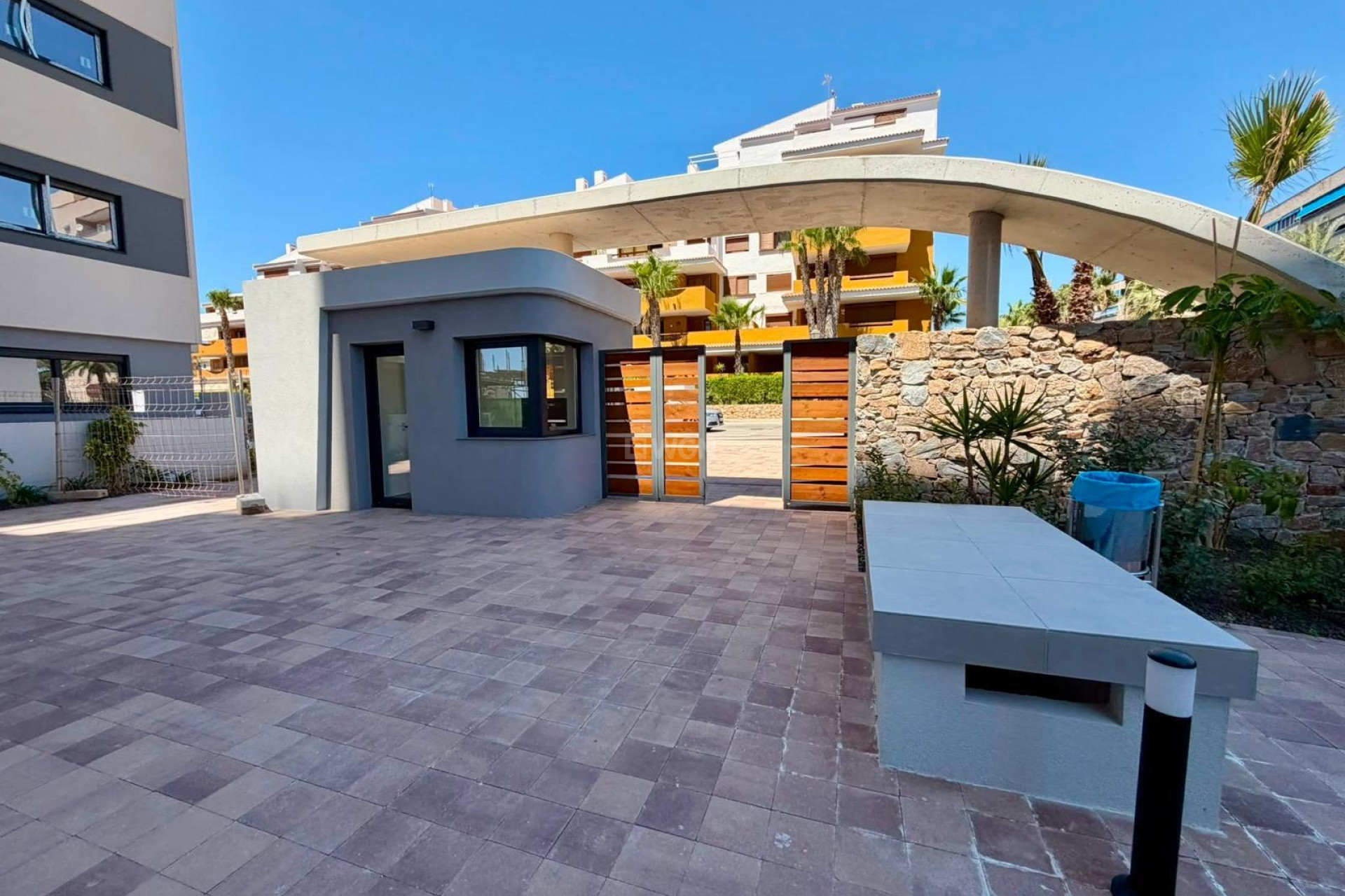 Odsprzedaż - Mieszkanie w bloku - Torrevieja - Punta Prima