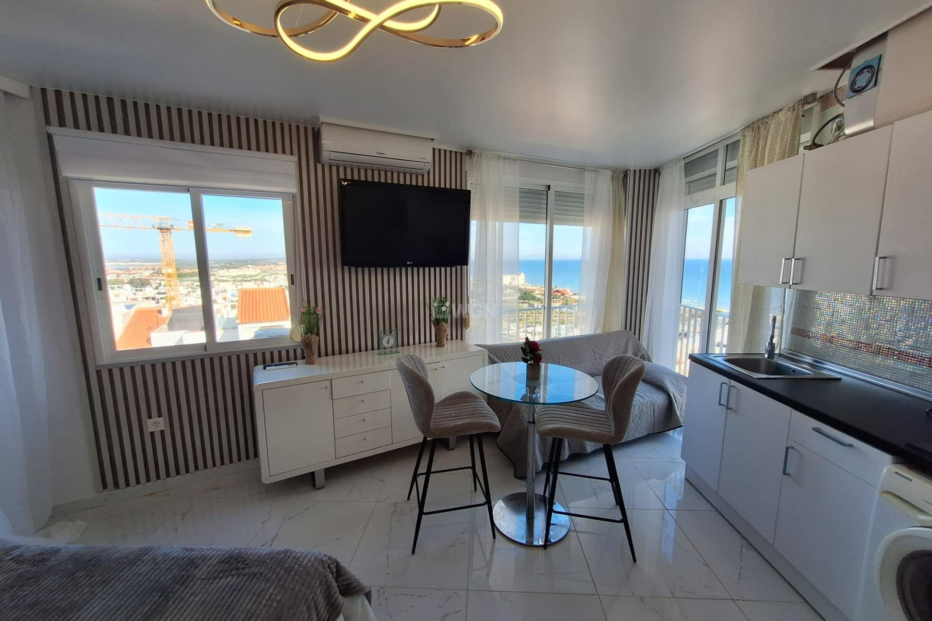 Odsprzedaż - Mieszkanie w bloku - Torrevieja - Torrejón