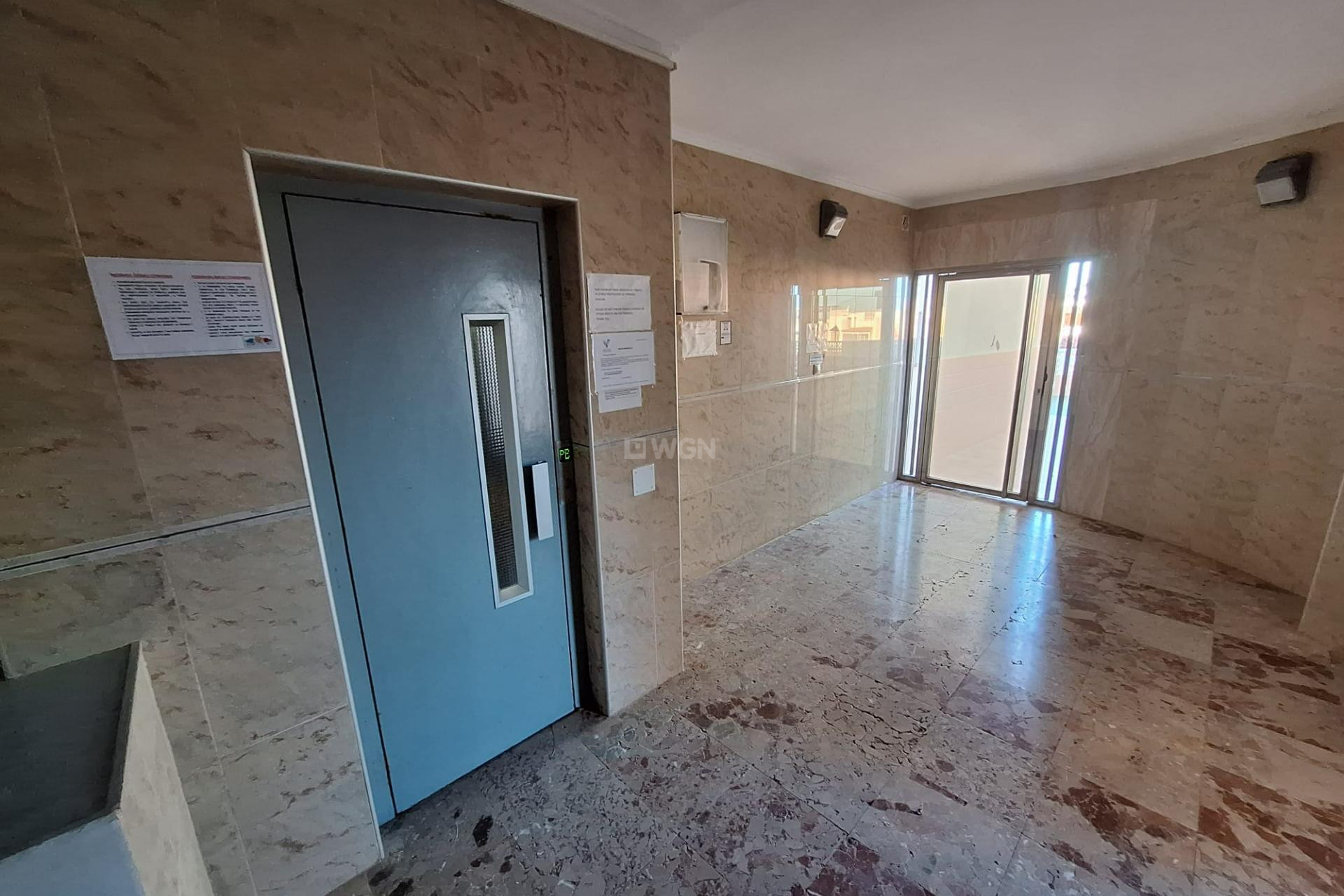 Odsprzedaż - Mieszkanie w bloku - Torrevieja - Torrejón