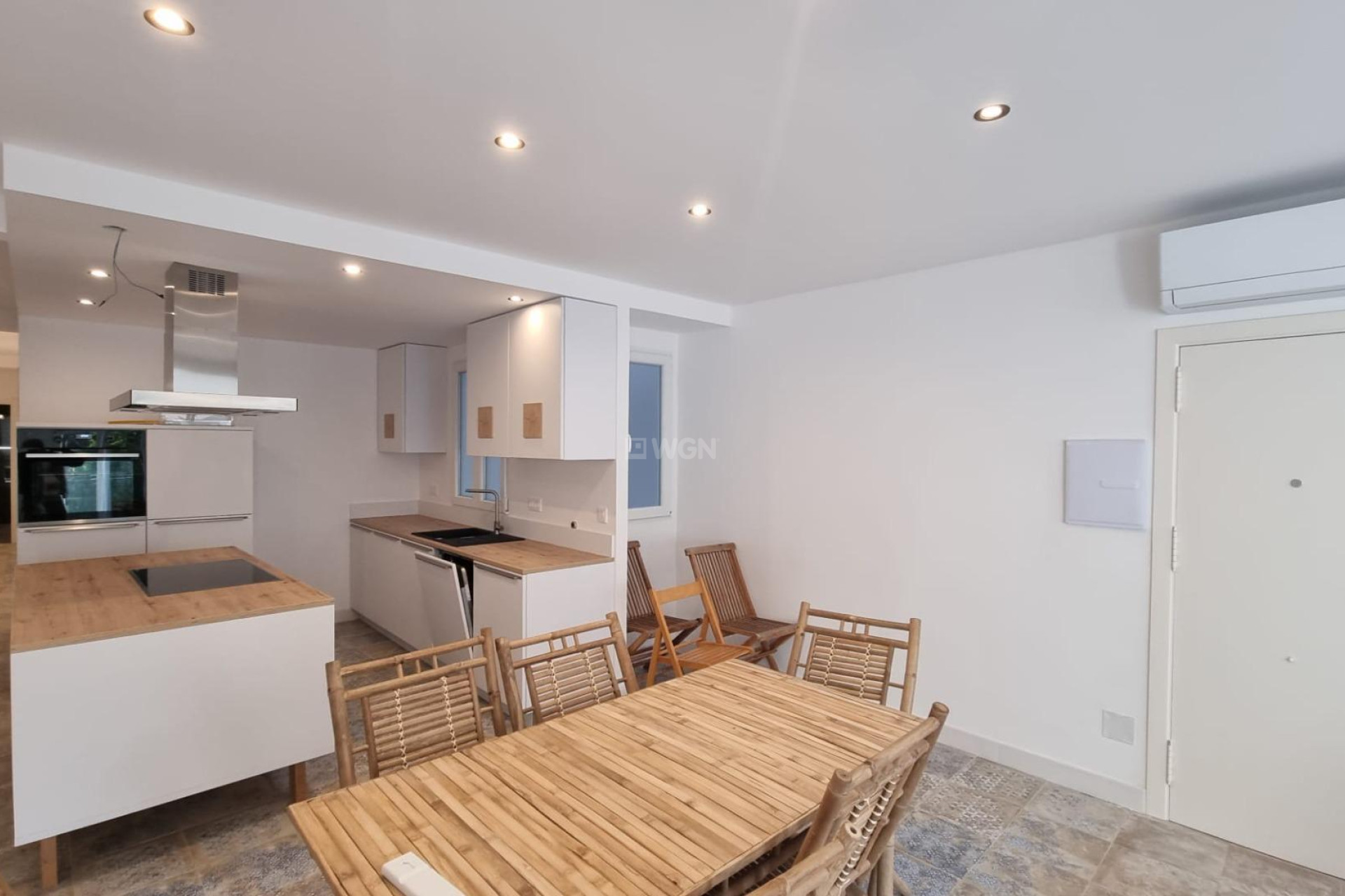 Odsprzedaż - Mieszkanie w bloku - Torrevieja