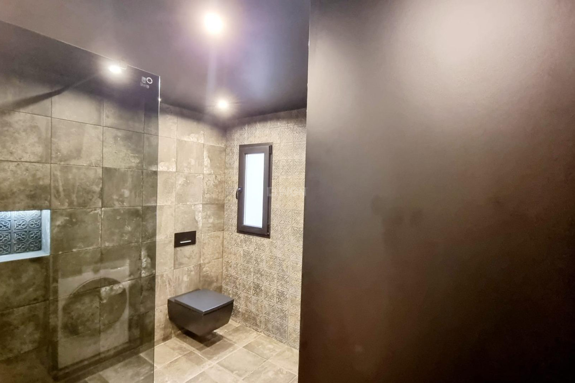 Odsprzedaż - Mieszkanie w bloku - Torrevieja