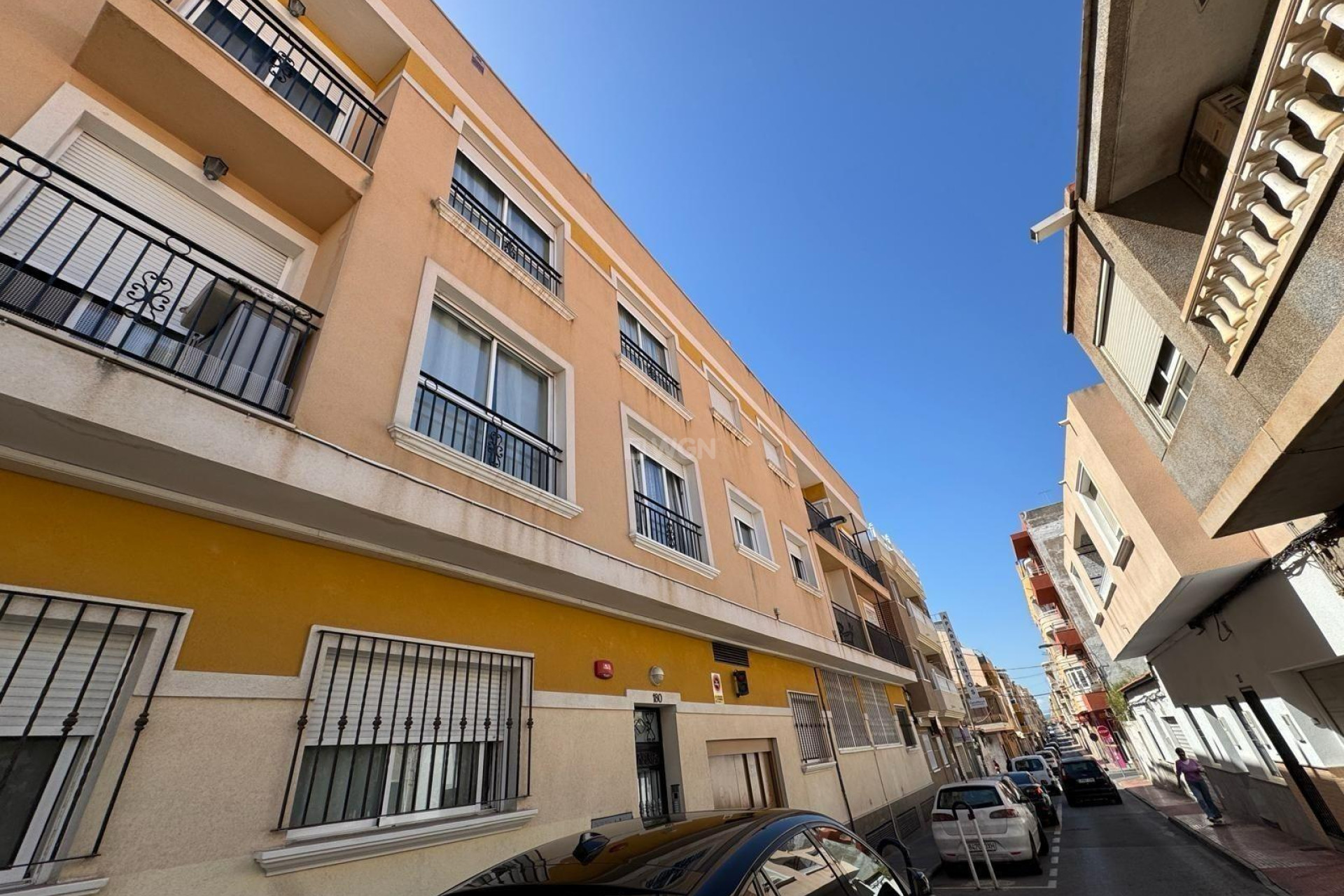 Odsprzedaż - Mieszkanie w bloku - Torrevieja