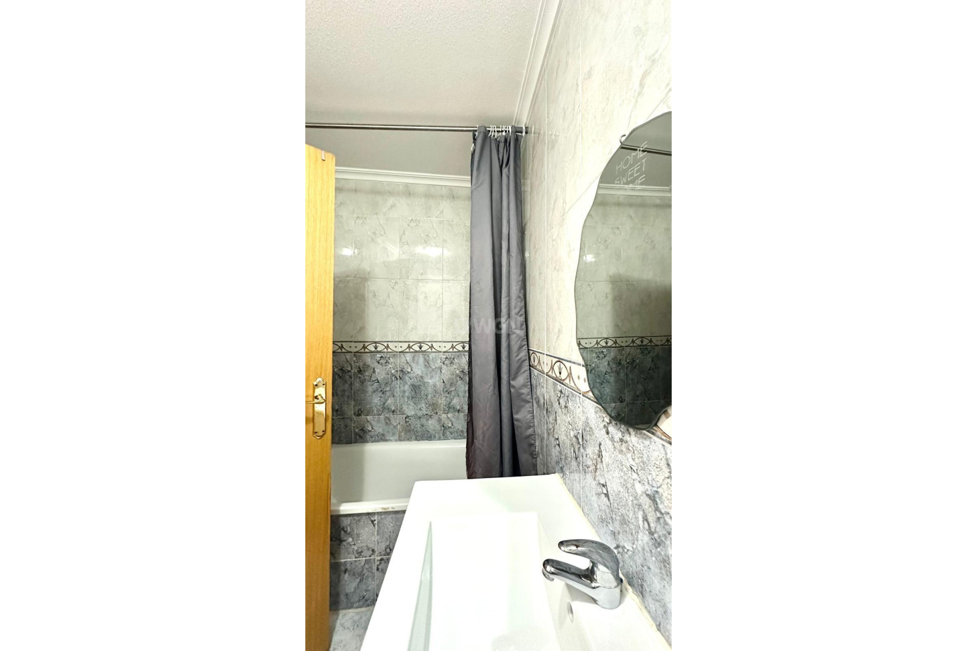 Odsprzedaż - Mieszkanie w bloku - Torrevieja