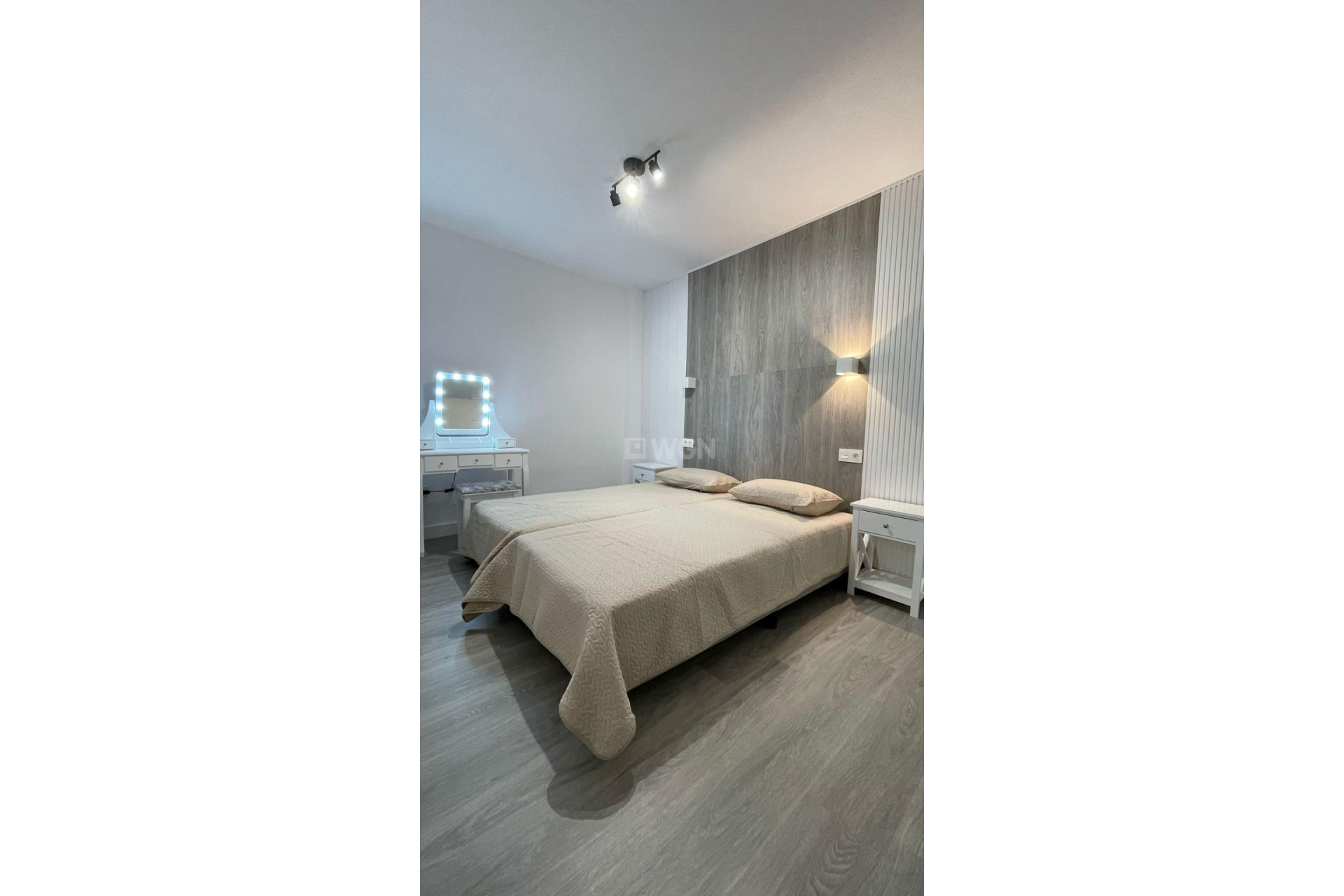 Odsprzedaż - Mieszkanie w bloku - Torrevieja