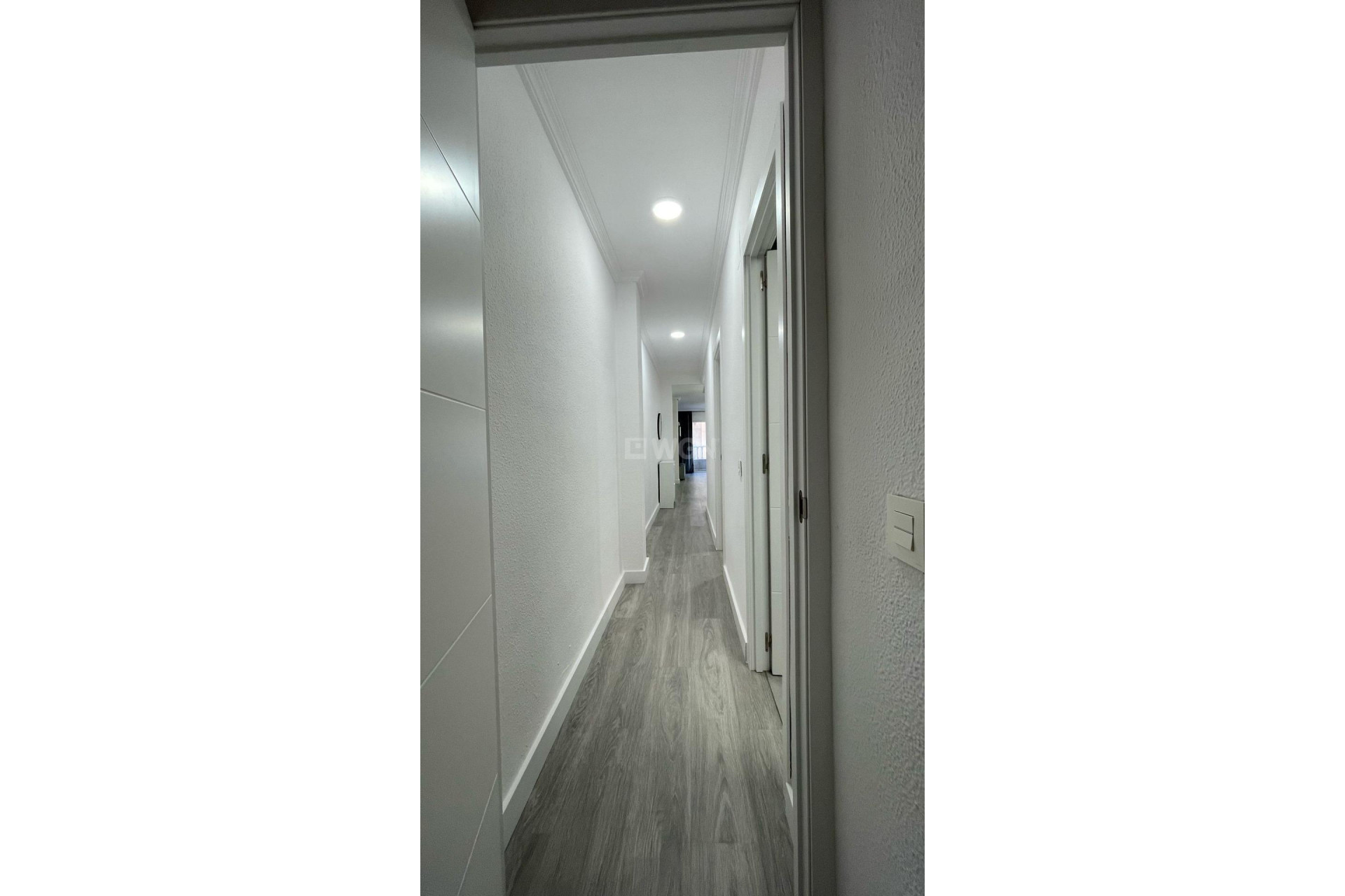 Odsprzedaż - Mieszkanie w bloku - Torrevieja