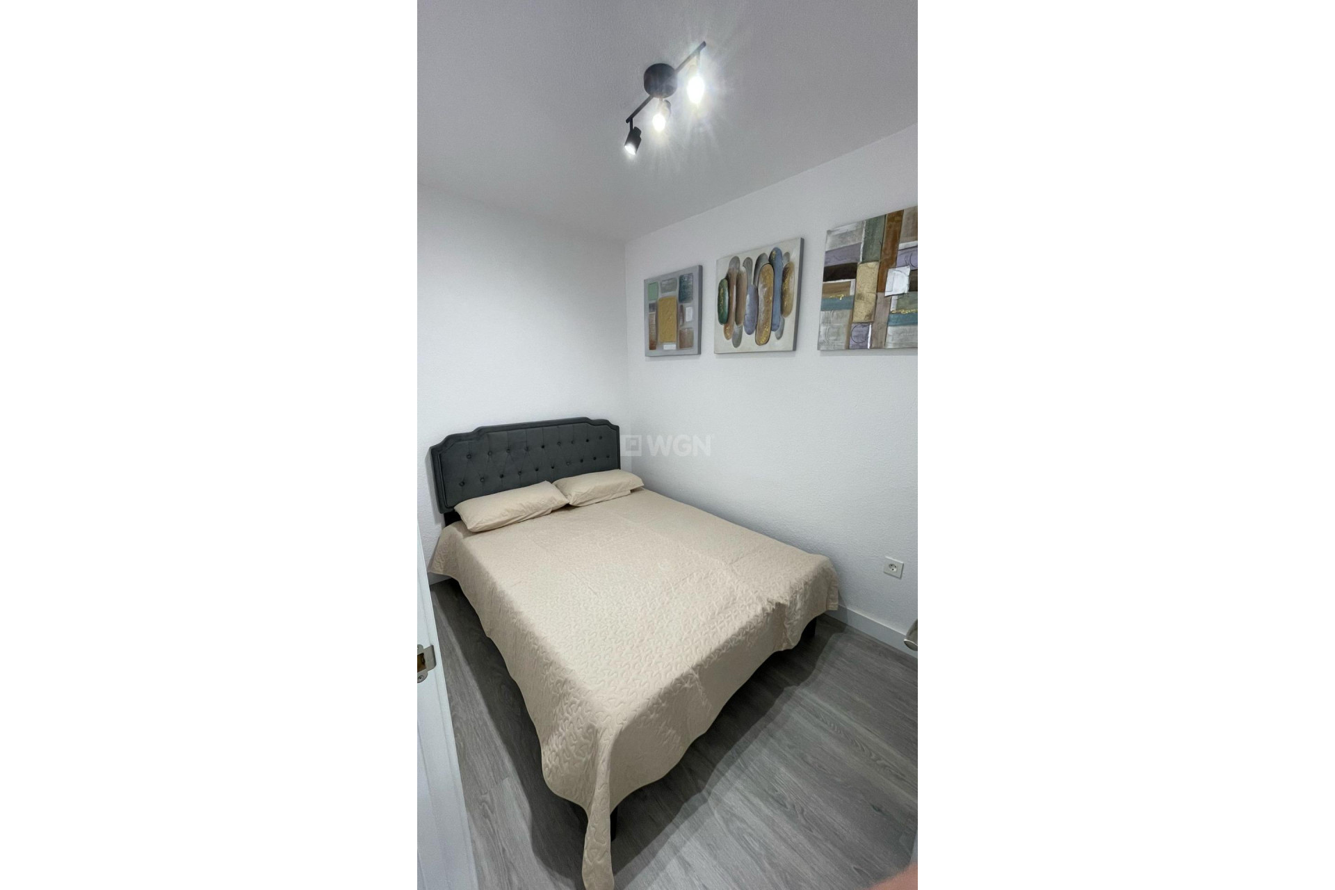 Odsprzedaż - Mieszkanie w bloku - Torrevieja