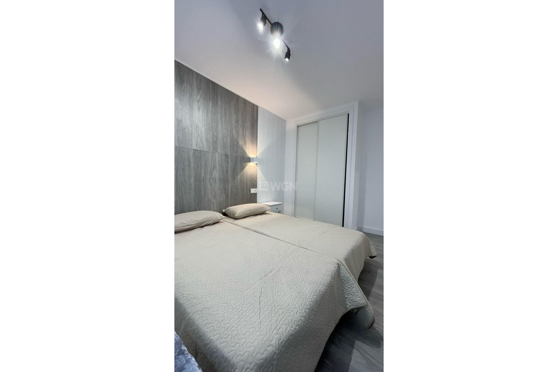 Odsprzedaż - Mieszkanie w bloku - Torrevieja