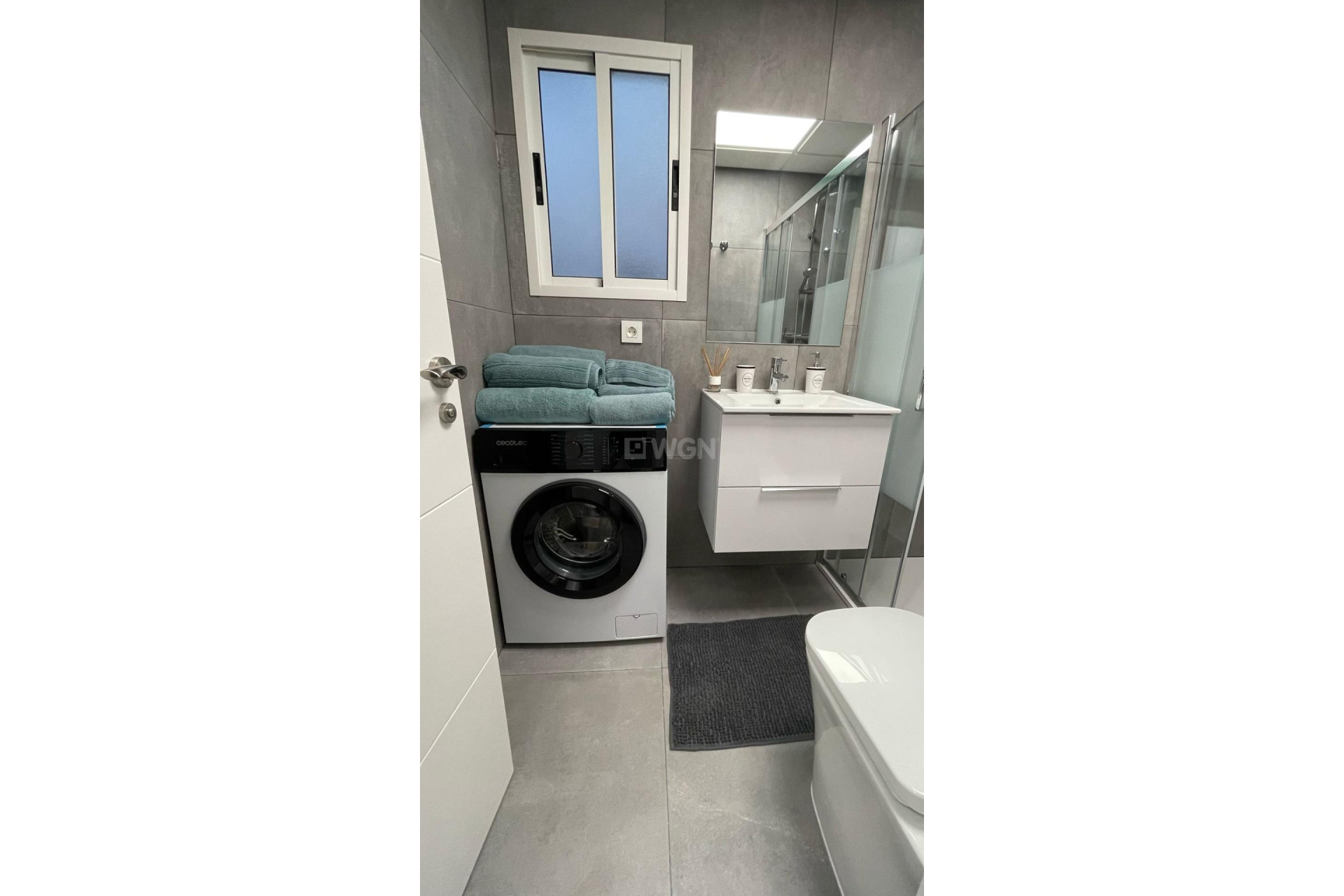 Odsprzedaż - Mieszkanie w bloku - Torrevieja