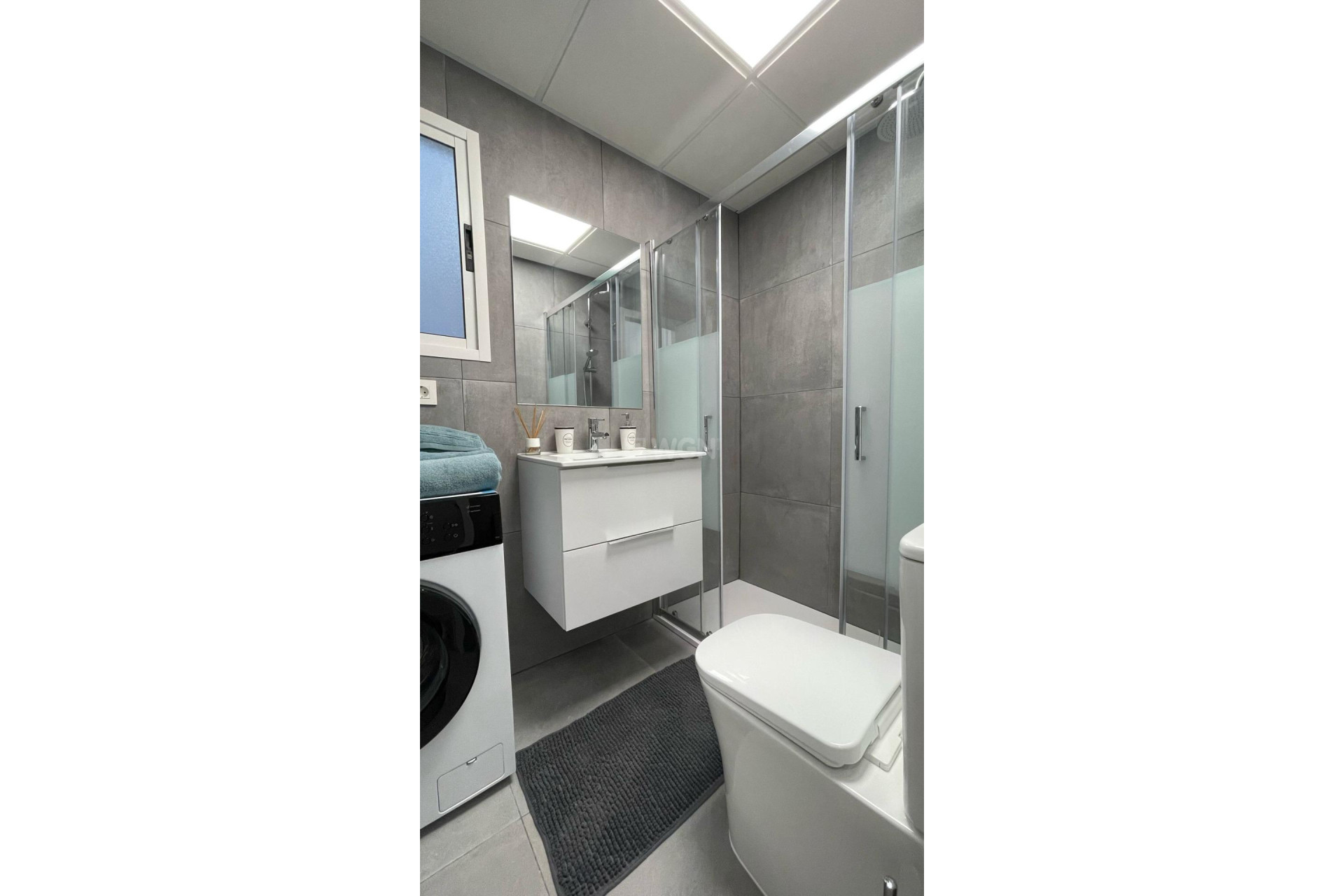 Odsprzedaż - Mieszkanie w bloku - Torrevieja