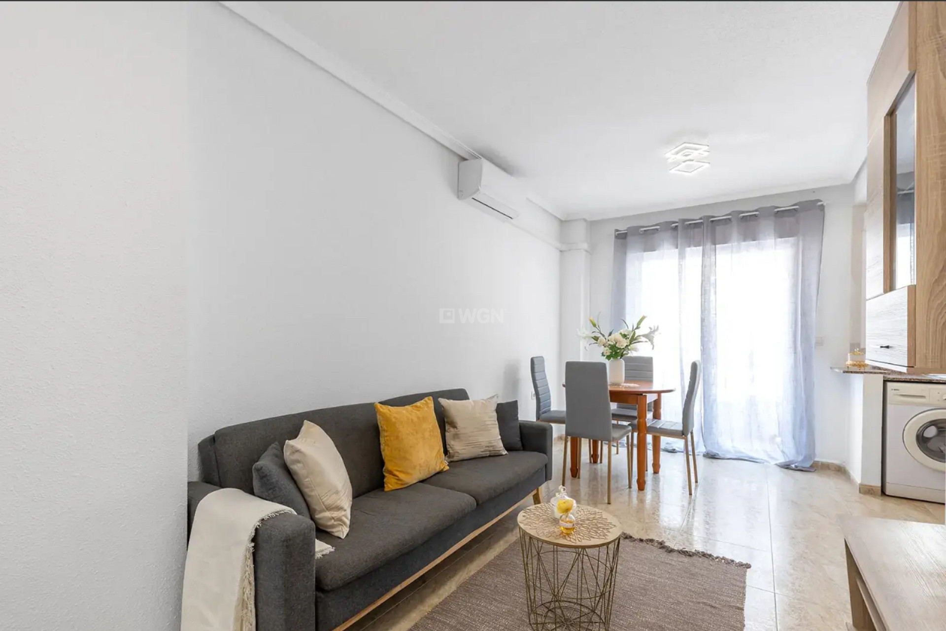 Odsprzedaż - Mieszkanie w bloku - Torrevieja