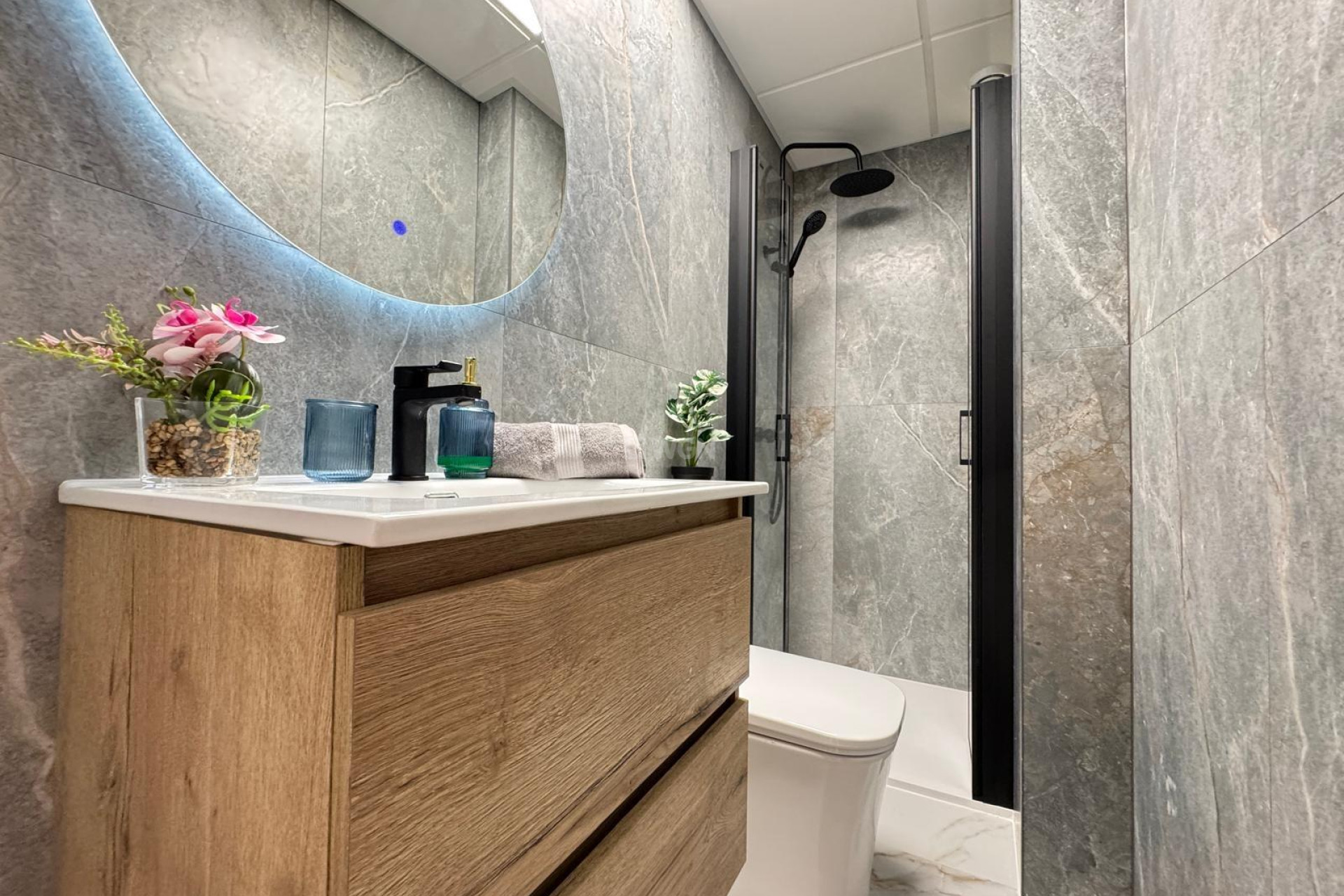 Odsprzedaż - Mieszkanie w bloku - Torrevieja