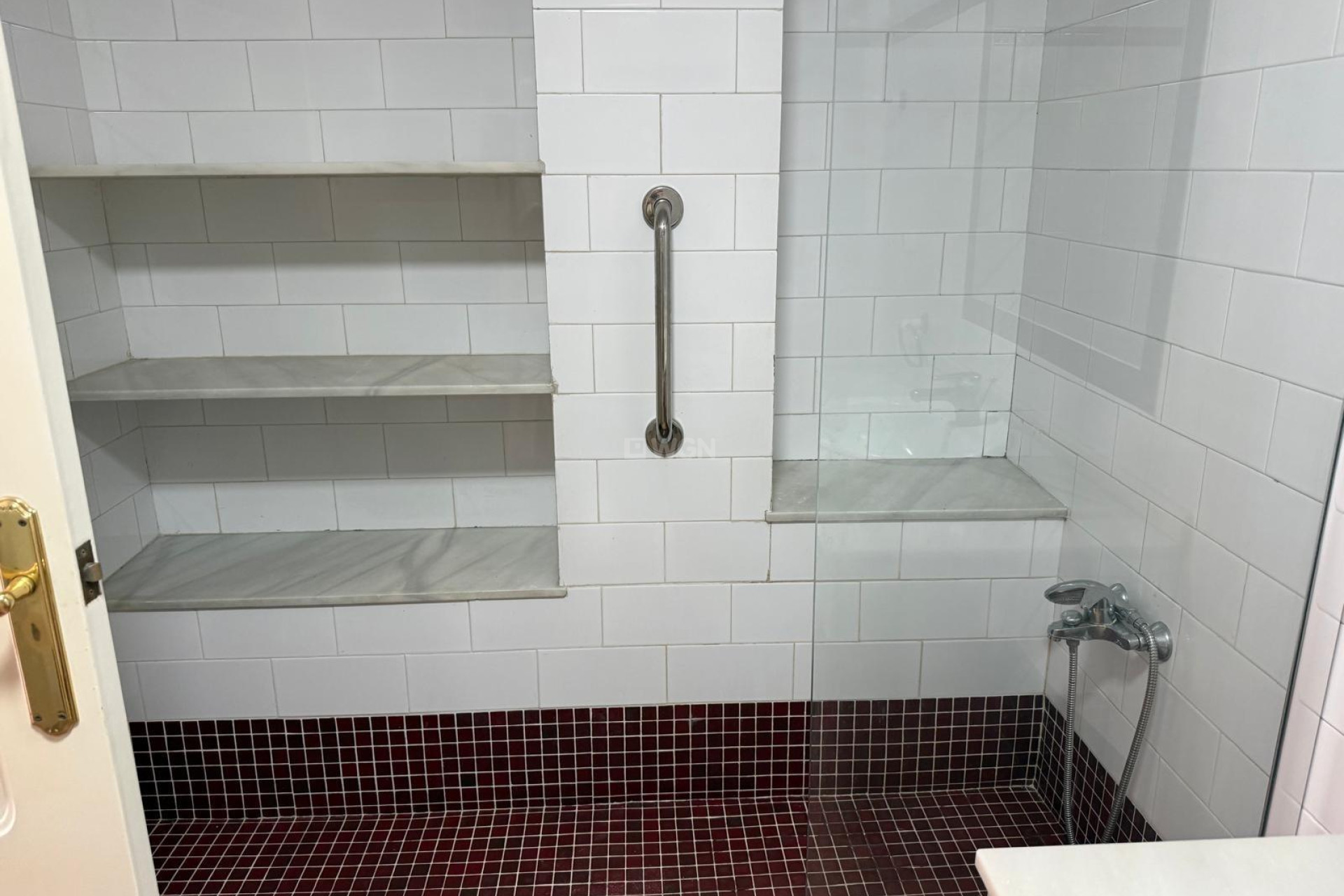 Odsprzedaż - Mieszkanie w bloku - Torrevieja