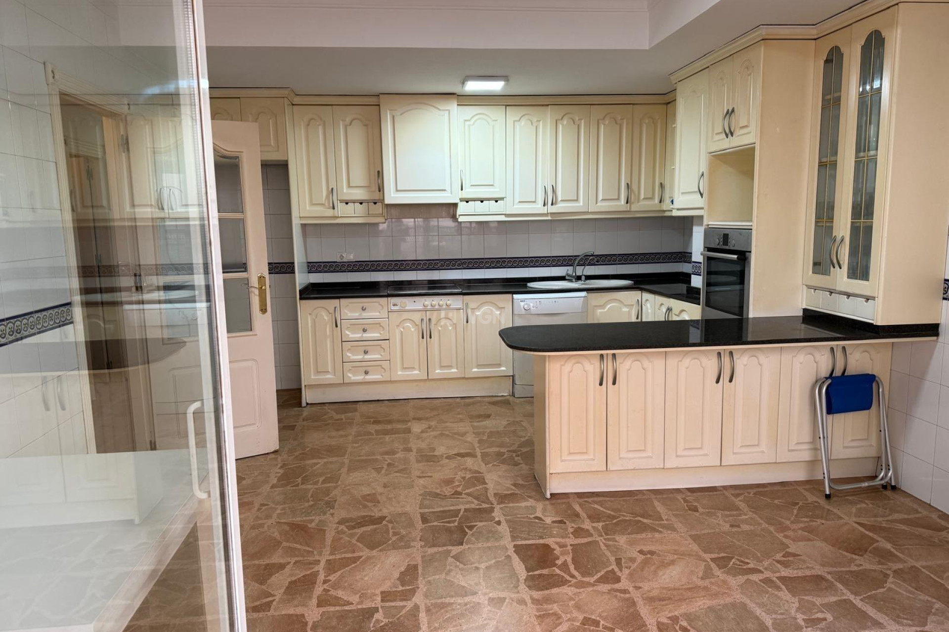 Odsprzedaż - Mieszkanie w bloku - Torrevieja