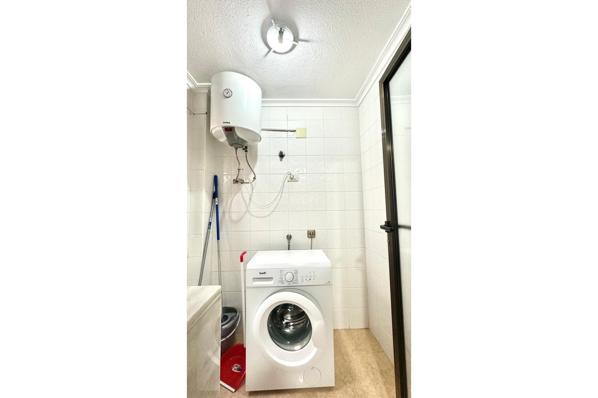 Odsprzedaż - Mieszkanie w bloku - Torrevieja