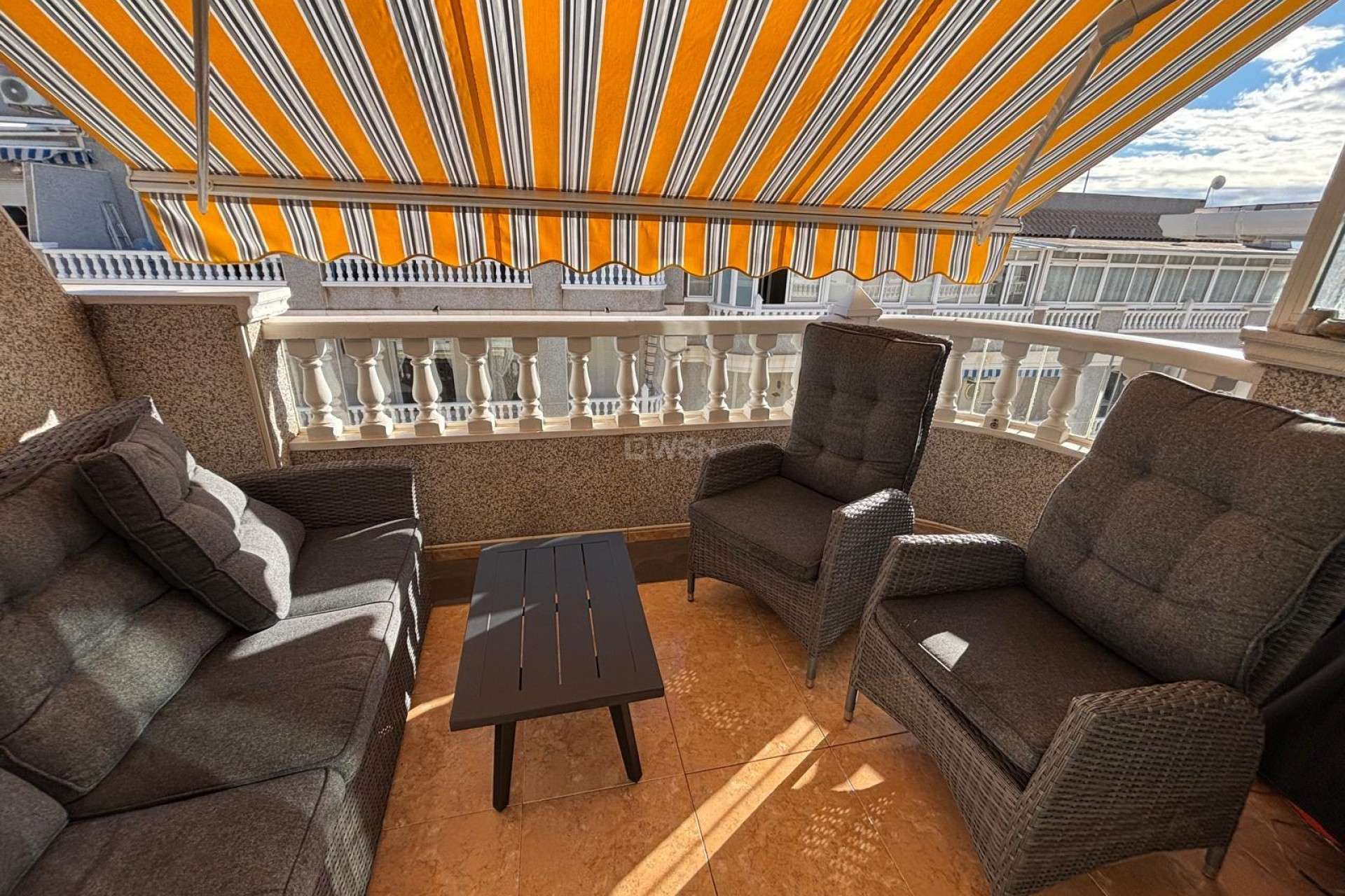 Odsprzedaż - Mieszkanie w bloku - Torrevieja